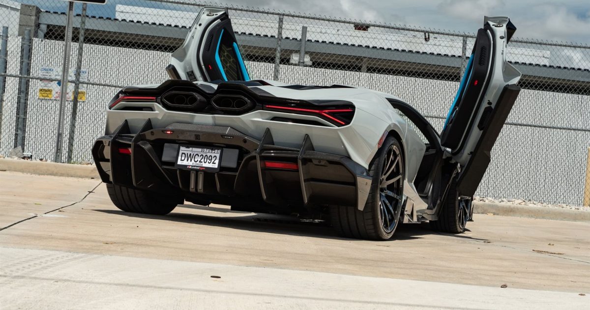 Lamborgini Revuelto with a Mansory kit Rear view Mansory diffusor