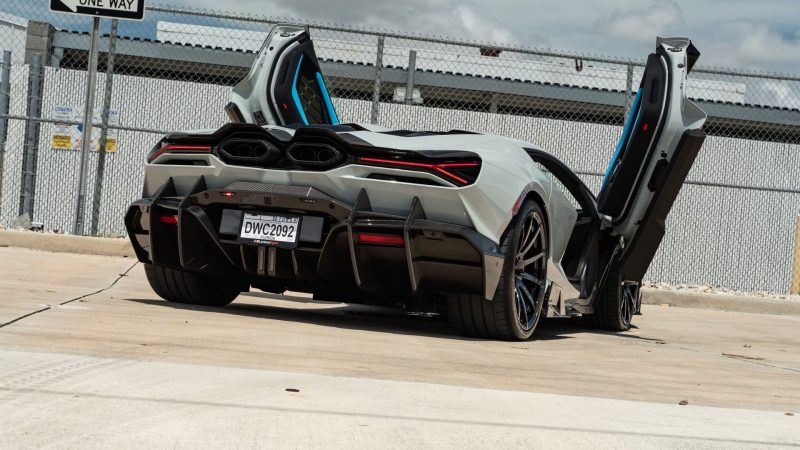 Lamborgini Revuelto with a Mansory kit Rear view Mansory diffusor