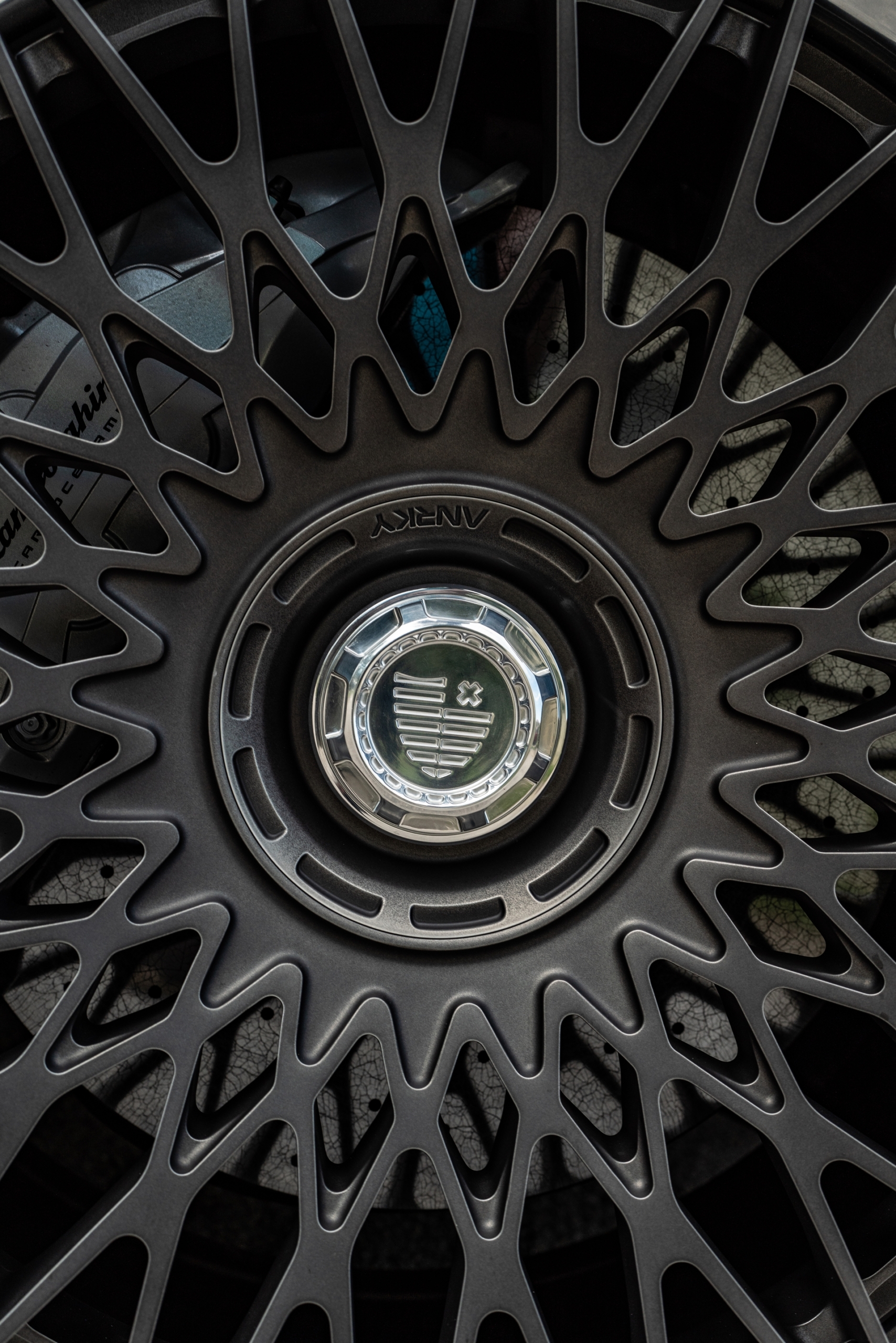 Lamborghini Urus SE | Grigio Nimbus | on ANRKY RS7.3 | Frozen Polished Gunmetal