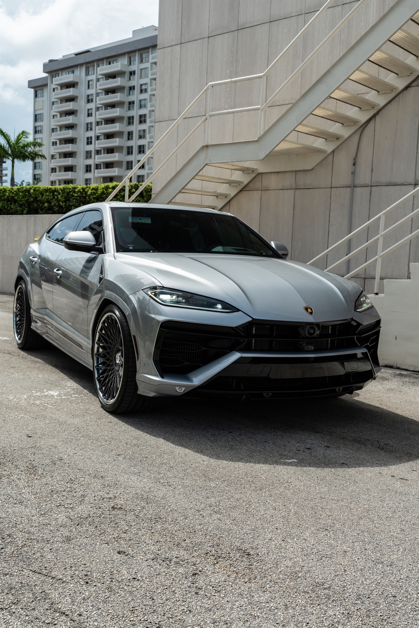 Lamborghini Urus SE | Grigio Nimbus | on ANRKY RS7.3 | Frozen Polished Gunmetal
