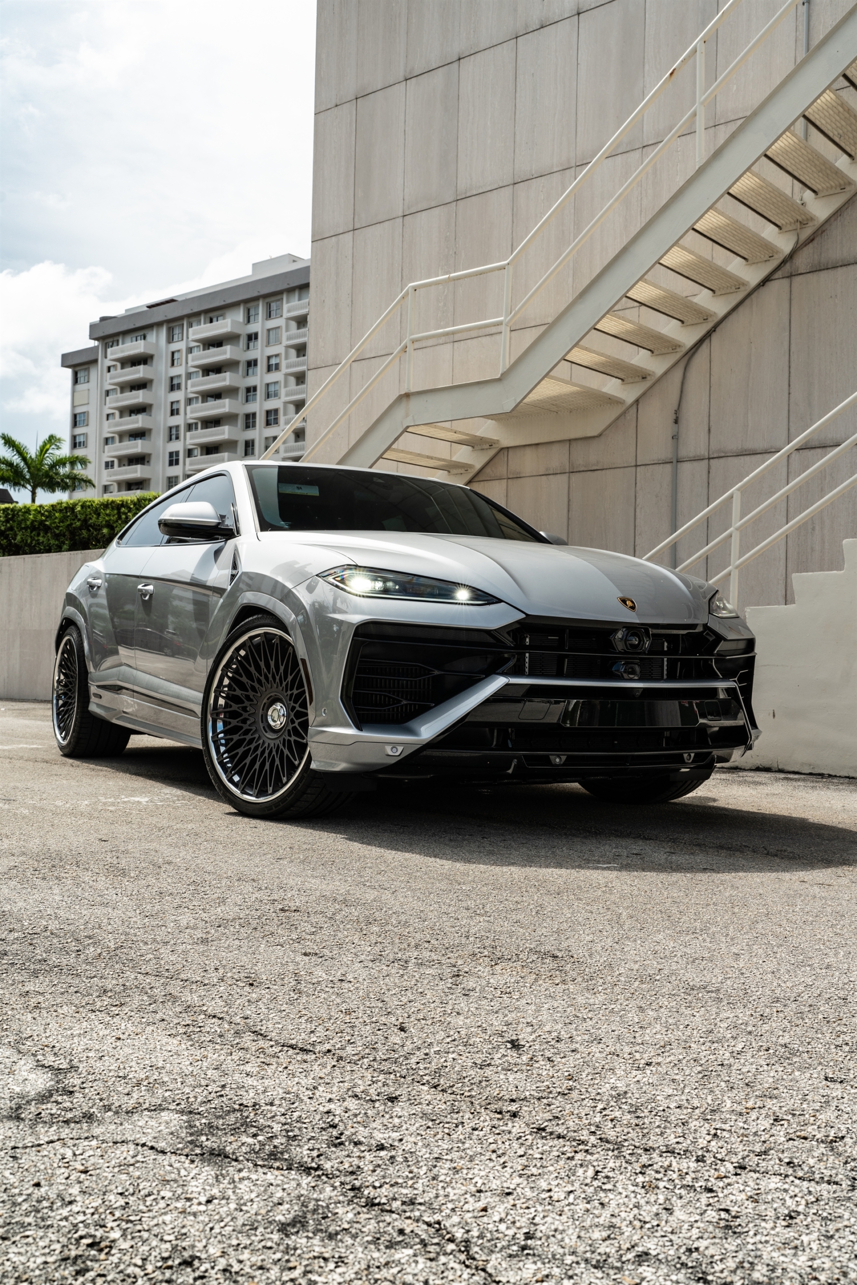 Lamborghini Urus SE | Grigio Nimbus | on ANRKY RS7.3 | Frozen Polished Gunmetal