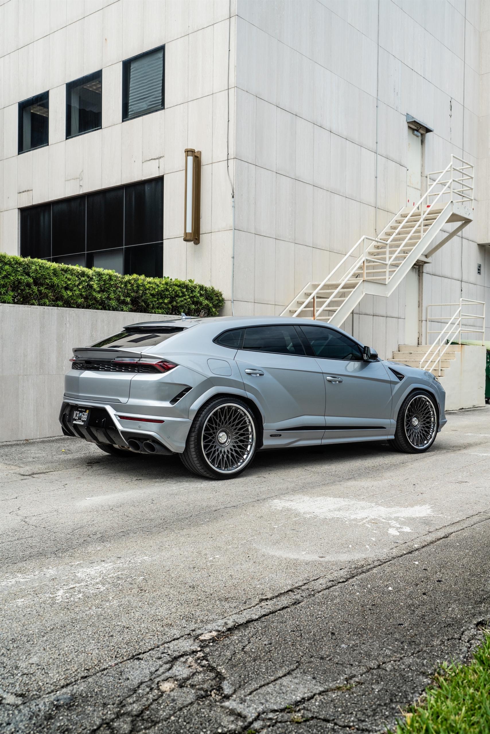 Lamborghini Urus SE | Grigio Nimbus | on ANRKY RS7.3 | Frozen Polished Gunmetal