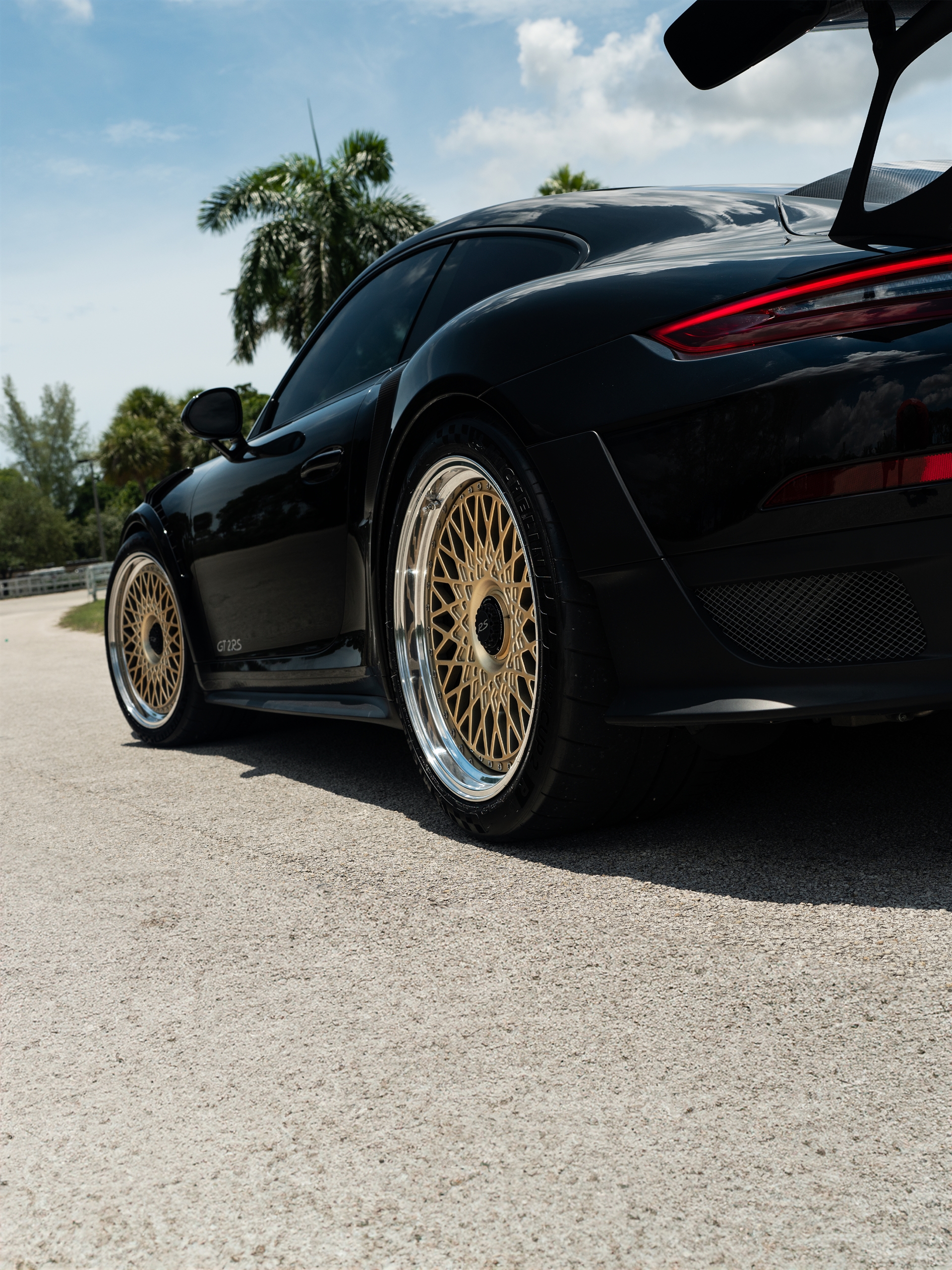 Porsche 991 GT2 RS | Black | On HRE 501 FMR | Frozen Polished Gold