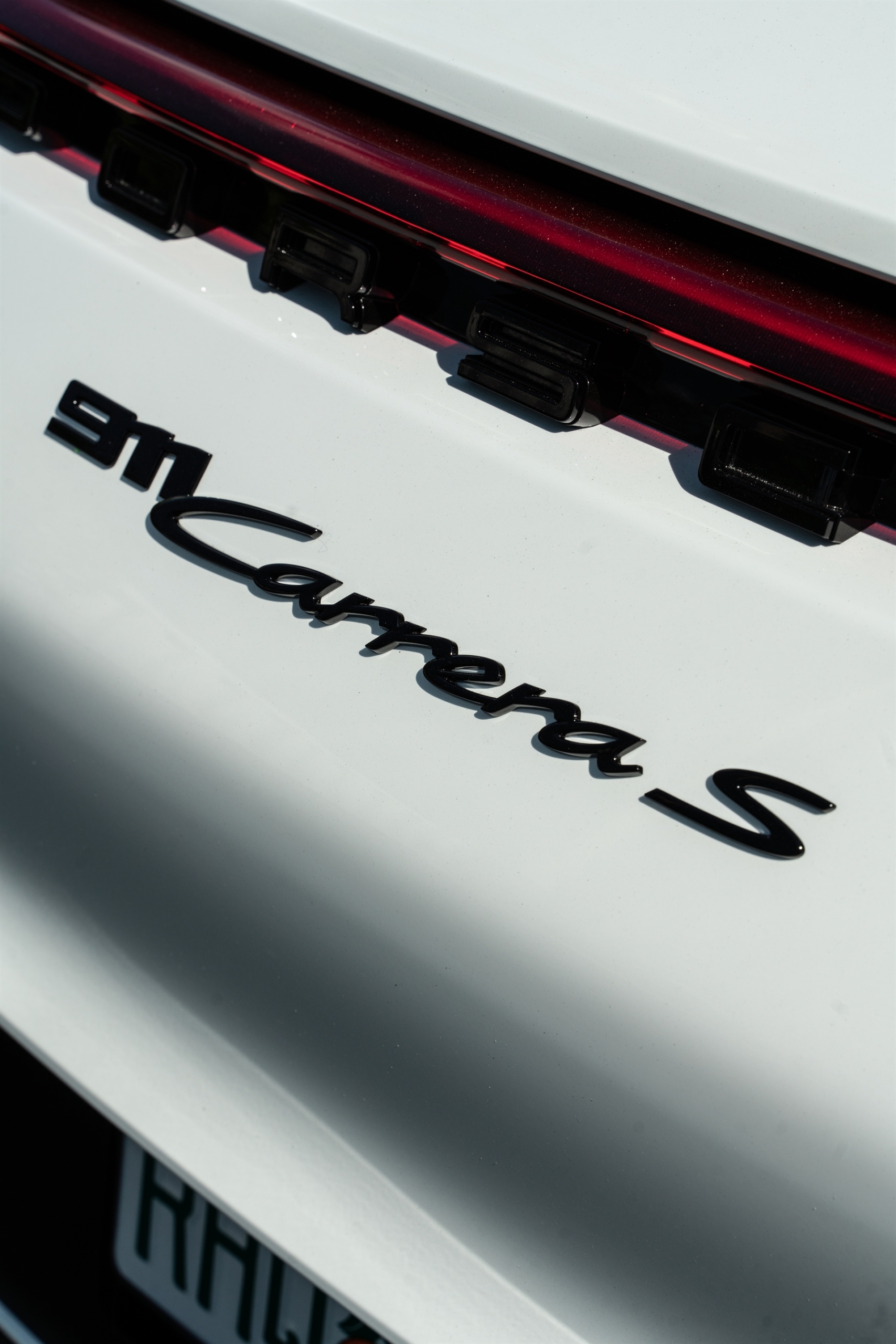 Porsche 992 Carrera S | Carrera White | on HRE 520 FMR | Brushed Clear