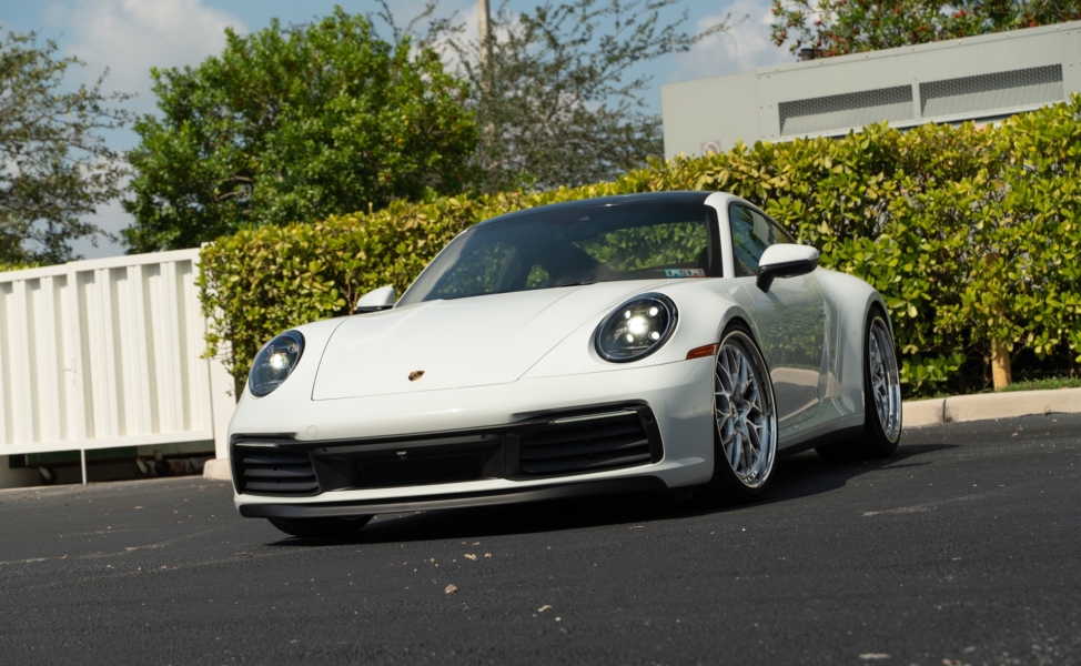 Porsche 992 Carrera S | Carrera White | on HRE 520 FMR | Brushed Clear
