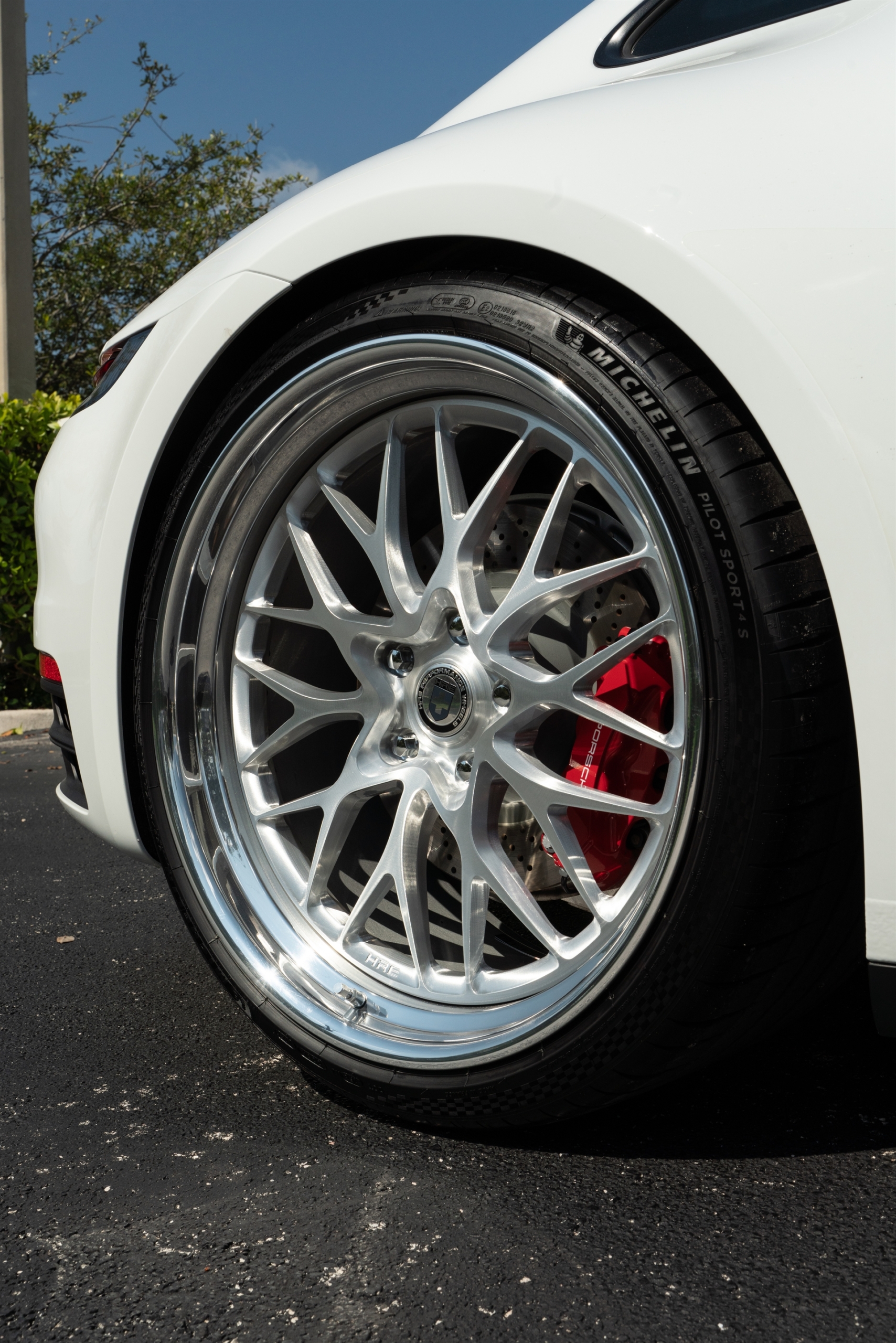 Porsche 992 Carrera S | Carrera White | on HRE 520 FMR | Brushed Clear