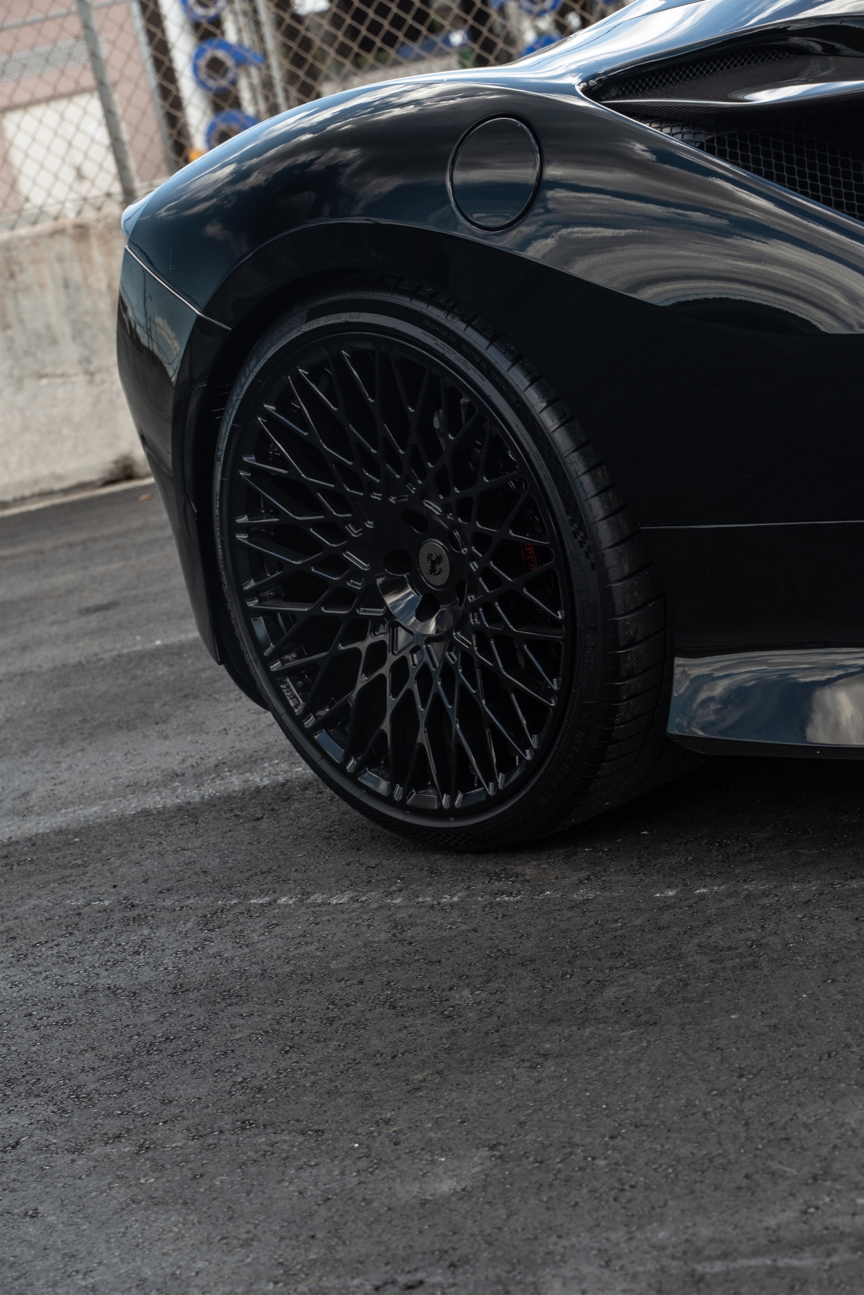 Ferrari F8 | Nero | on HRE 501M | Gloss Black