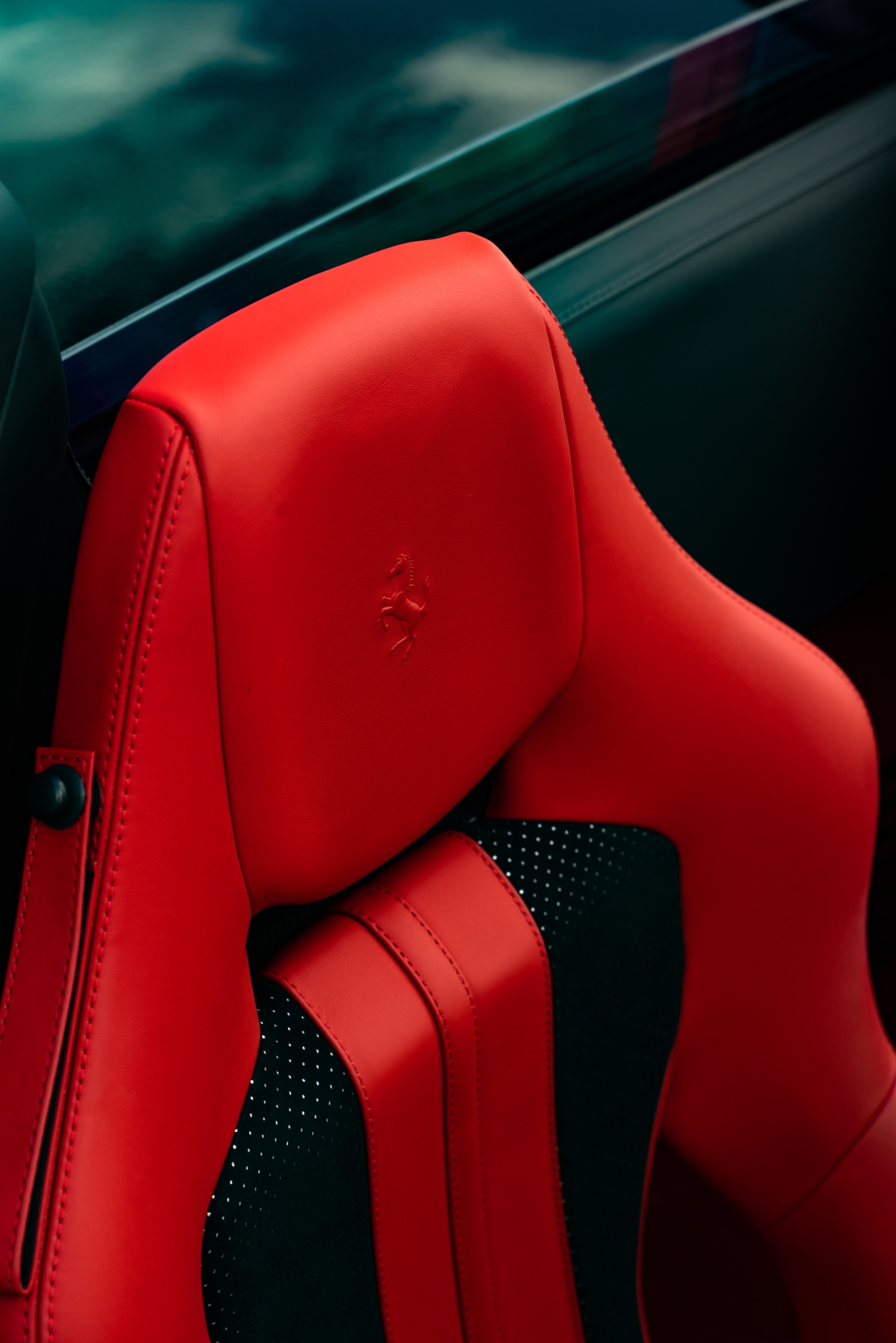 Ferrari F8 | Nero | on HRE 501M | Gloss Black