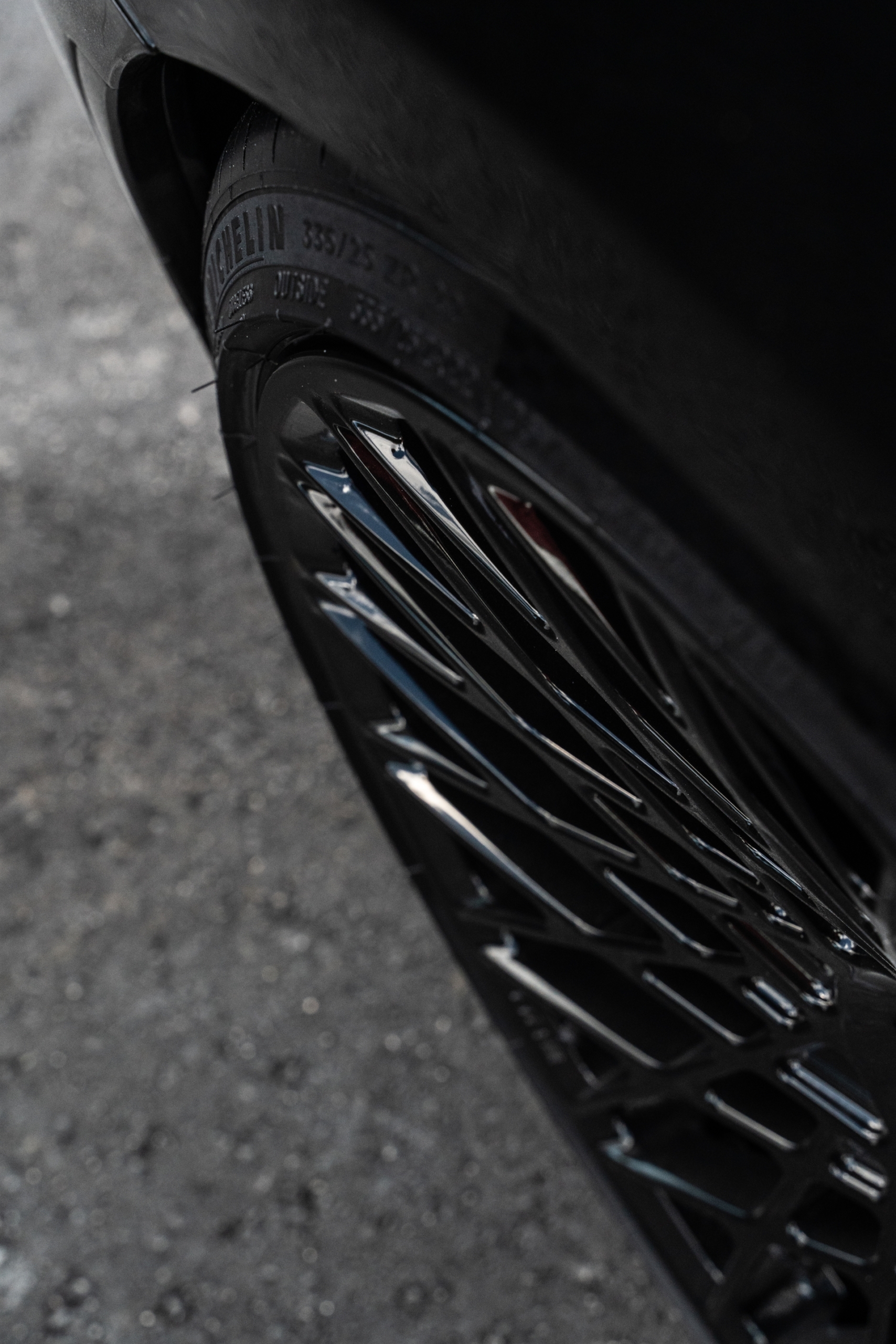 Ferrari F8 | Nero | on HRE 501M | Gloss Black