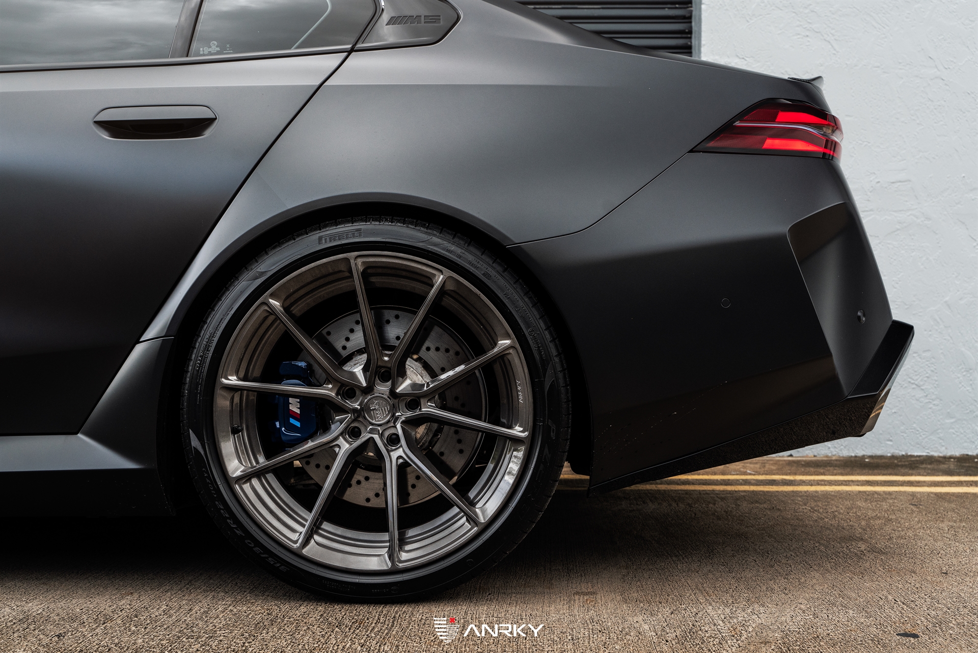 BMW G90 M5 – AN22 SeriesTWO