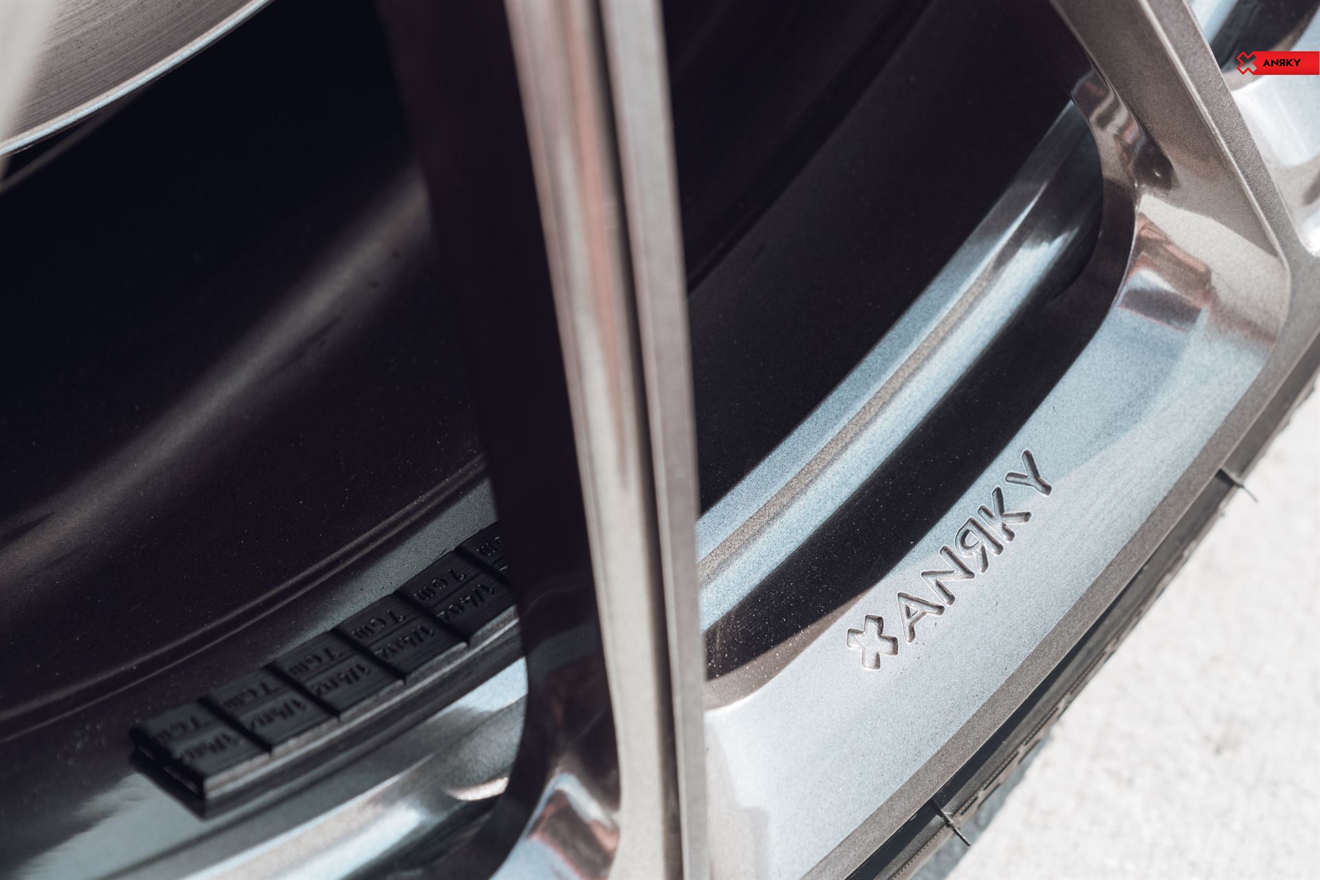 ANRKY AN13 | Bentley Flying Spur