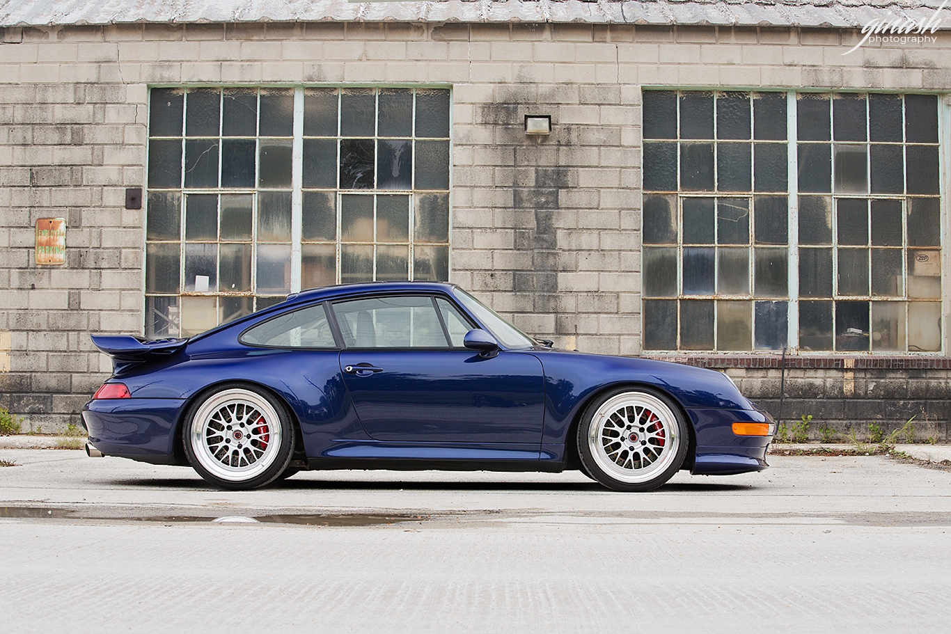 PORSCHE 993 C4S ON BBS E88