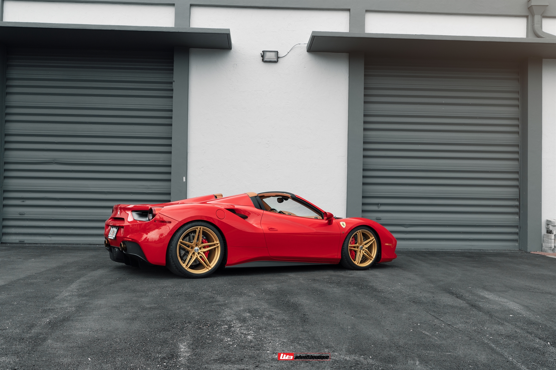 Ferrari 488 Spider | Rosso Corza | on HRE P107SC | Frozen Polished Gold