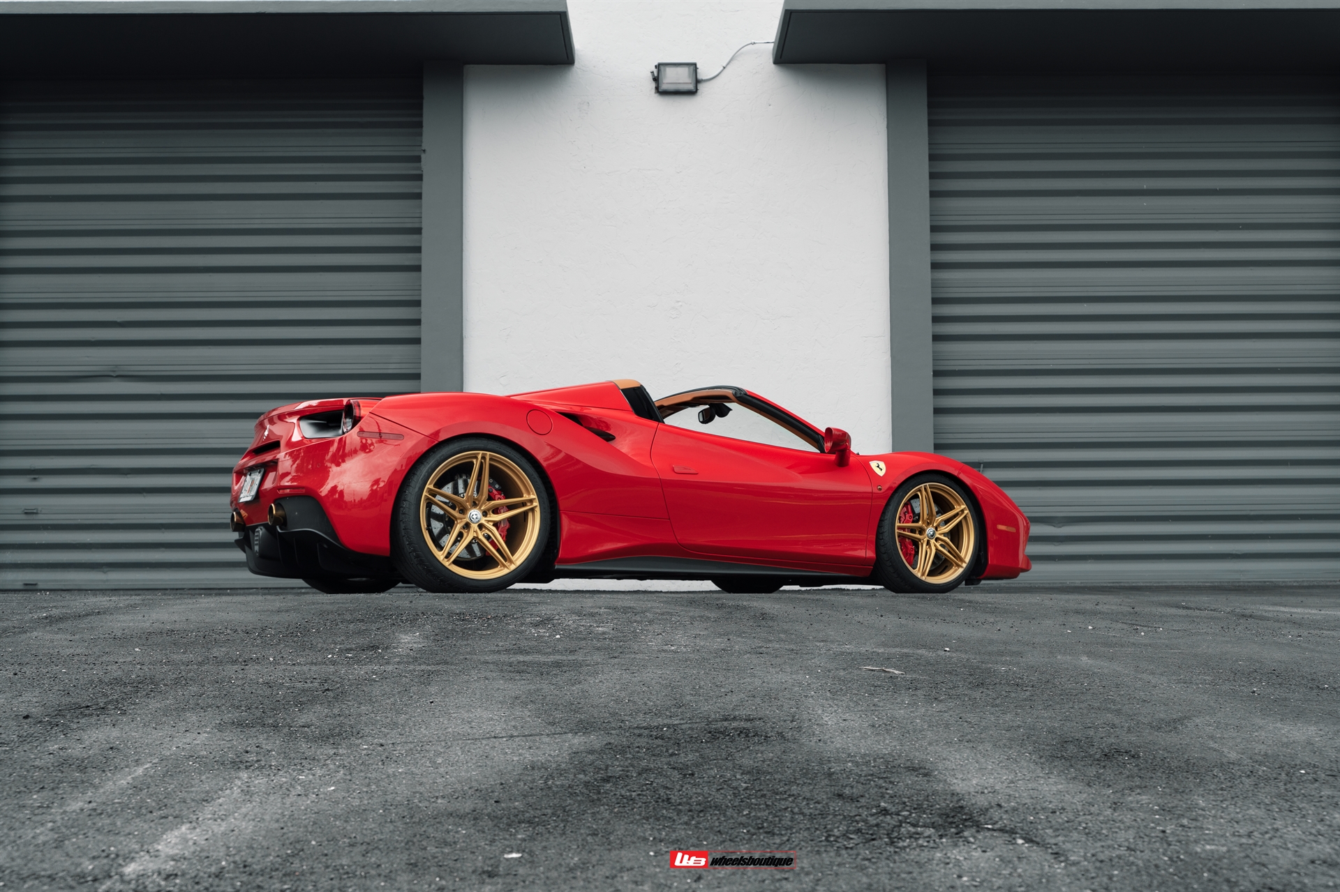 Ferrari 488 Spider | Rosso Corza | on HRE P107SC | Frozen Polished Gold