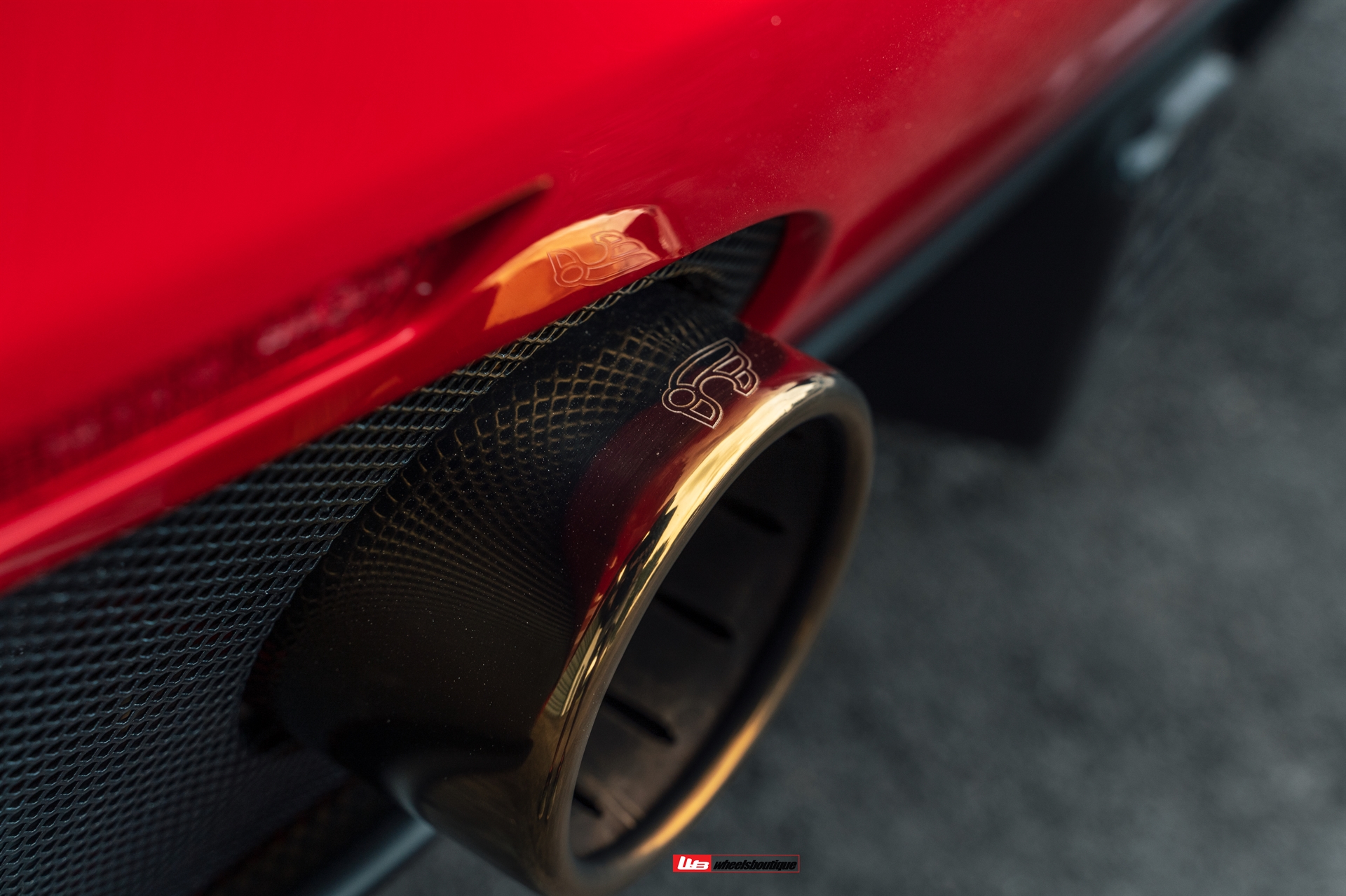 Ferrari 488 Spider | Rosso Corza | on HRE P107SC | Frozen Polished Gold