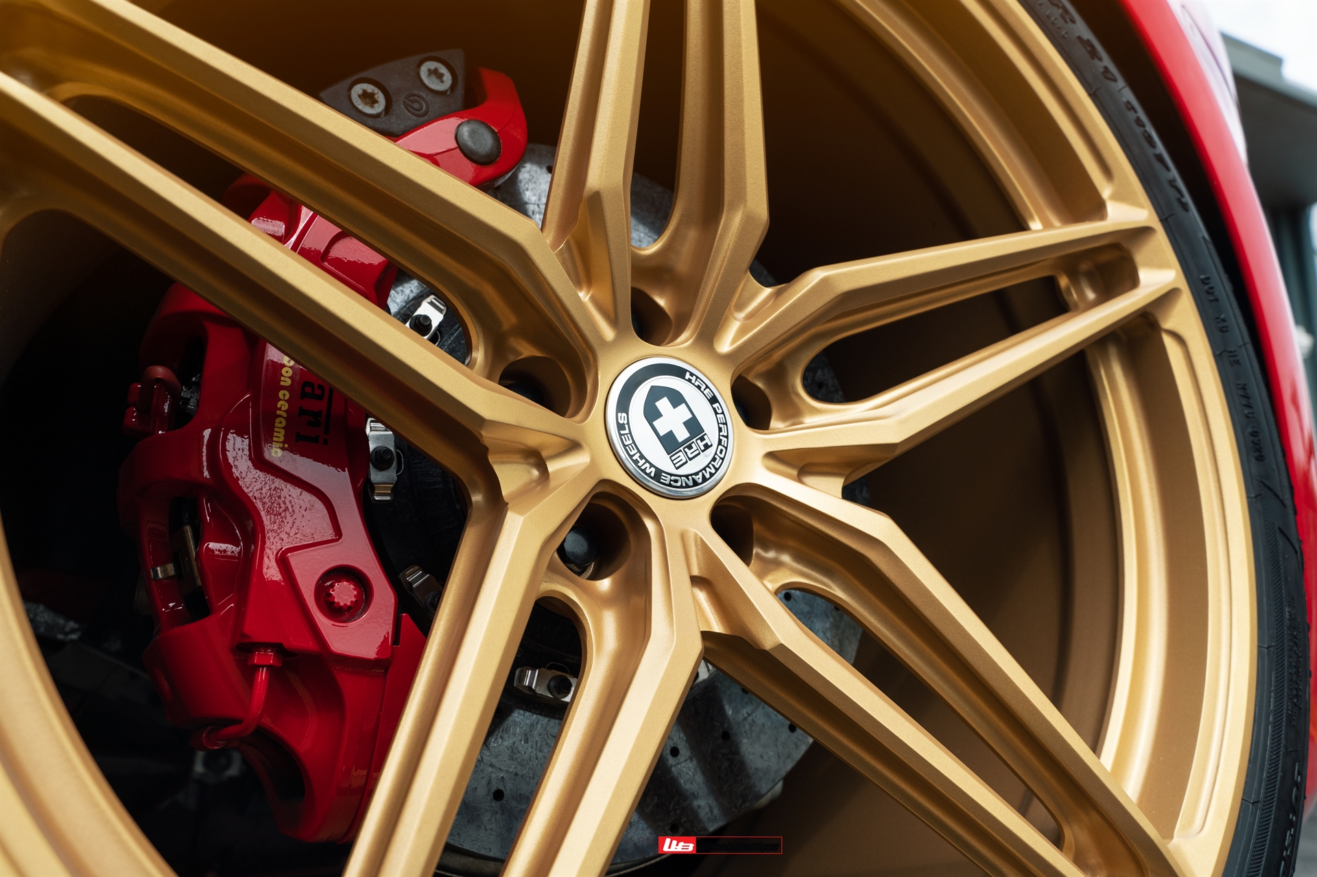 Ferrari 488 Spider | Rosso Corza | on HRE P107SC | Frozen Polished Gold