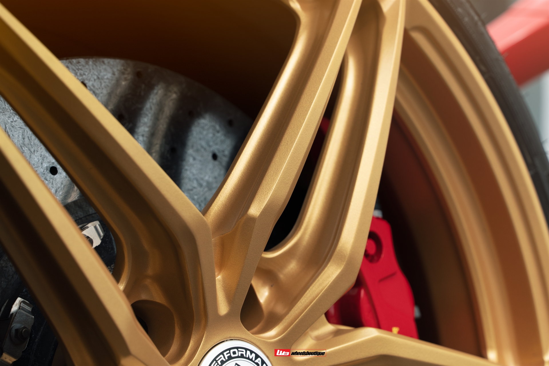 Ferrari 488 Spider | Rosso Corza | on HRE P107SC | Frozen Polished Gold