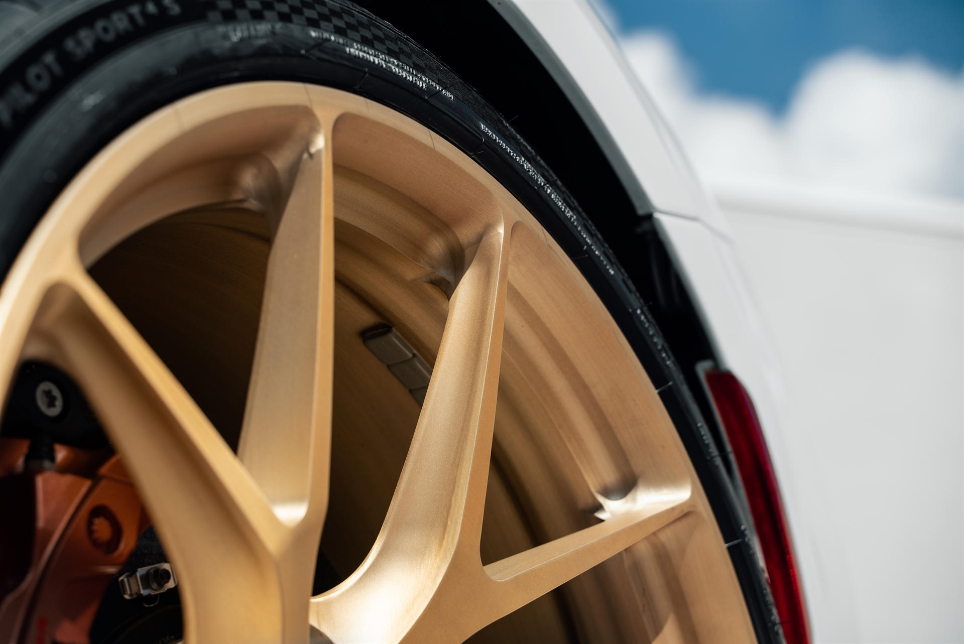 Ferrari 488 Pista | Bianco Avus | on HRE P101 | Frozen Brushed  Gold