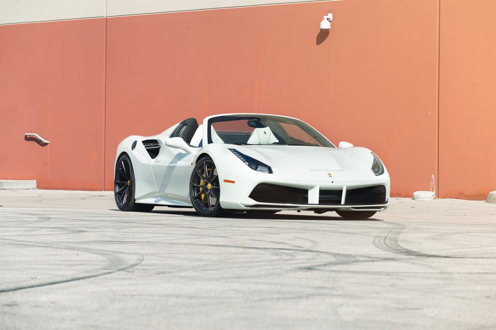 Ferrari 488 Spider | Bianco Avus | on HRE P104SC | Satin Black