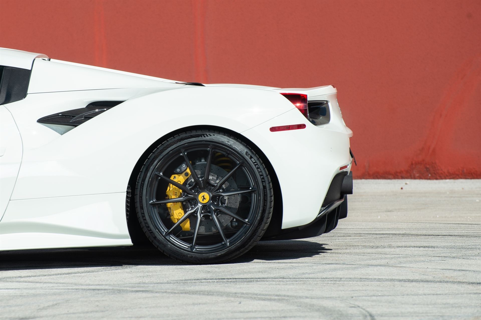Ferrari 488 Spider | Bianco Avus | on HRE P104SC | Satin Black