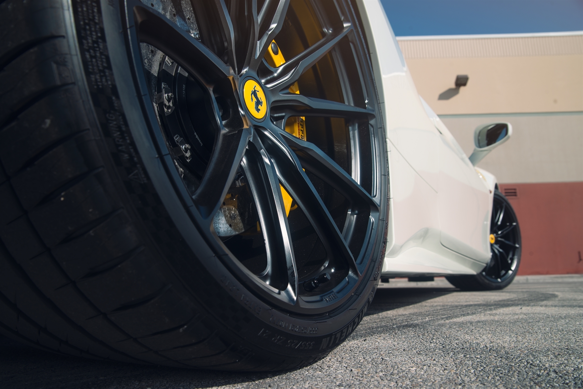 Ferrari 488 Spider | Bianco Avus | on HRE P104SC | Satin Black