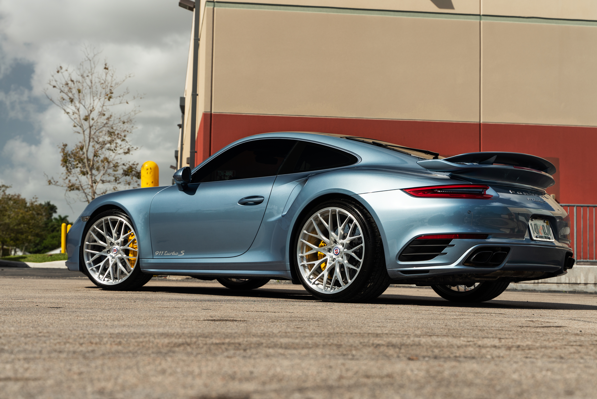 Porsche 991 Turbo S | Ice Blue Metallic | on HRE 520M | Brushed Clear