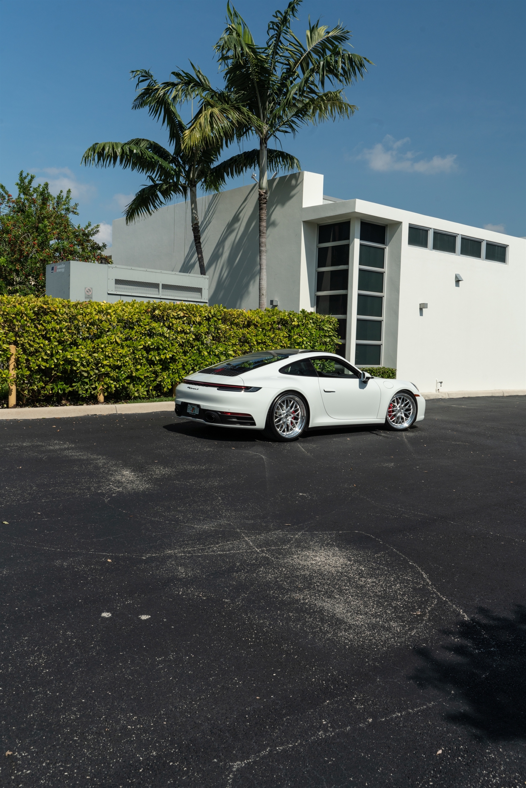 Porsche 992 Carrera S | Carrera White | on HRE 520 FMR | Brushed Clear