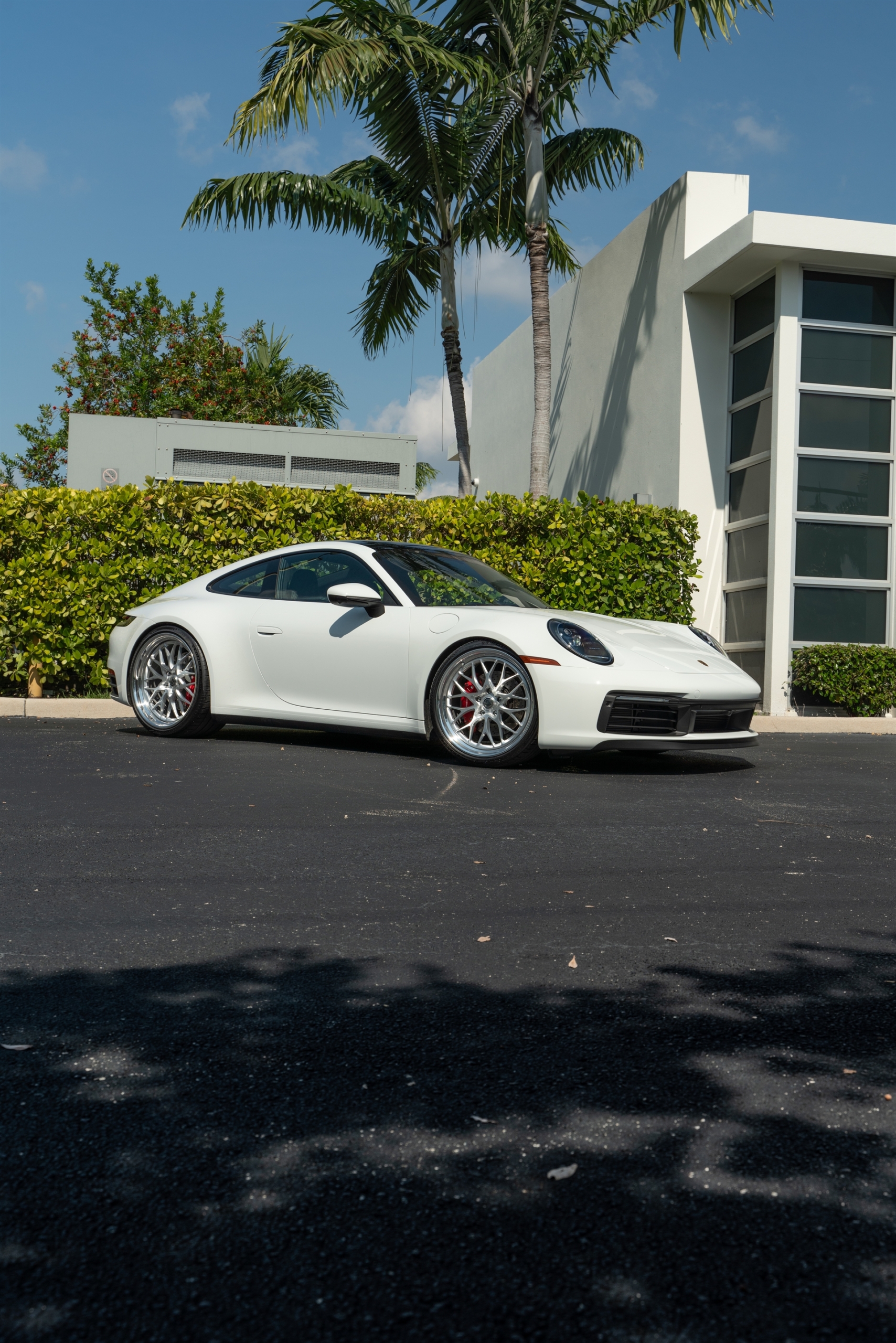 Porsche 992 Carrera S | Carrera White | on HRE 520 FMR | Brushed Clear