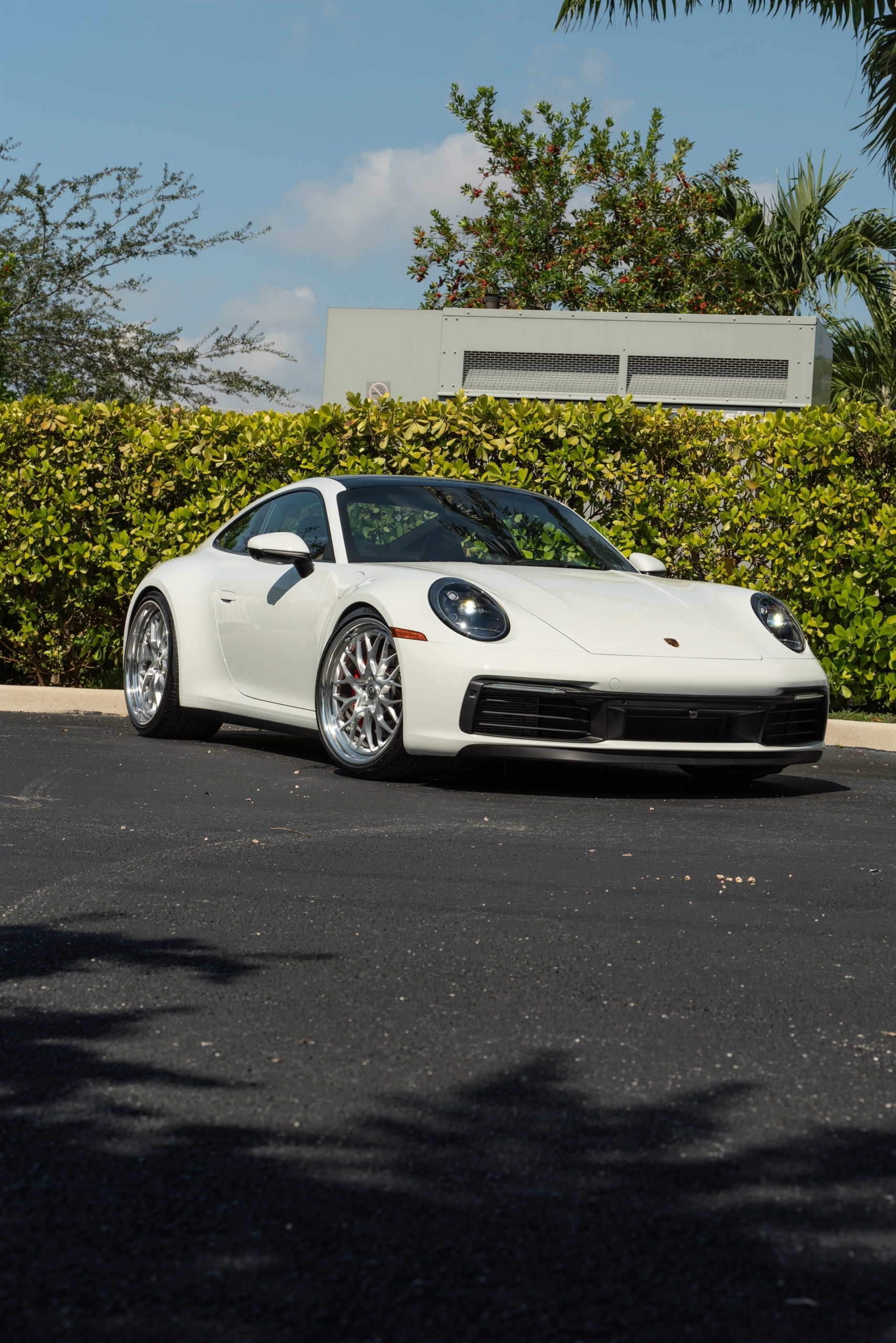 Porsche 992 Carrera S | Carrera White | on HRE 520 FMR | Brushed Clear
