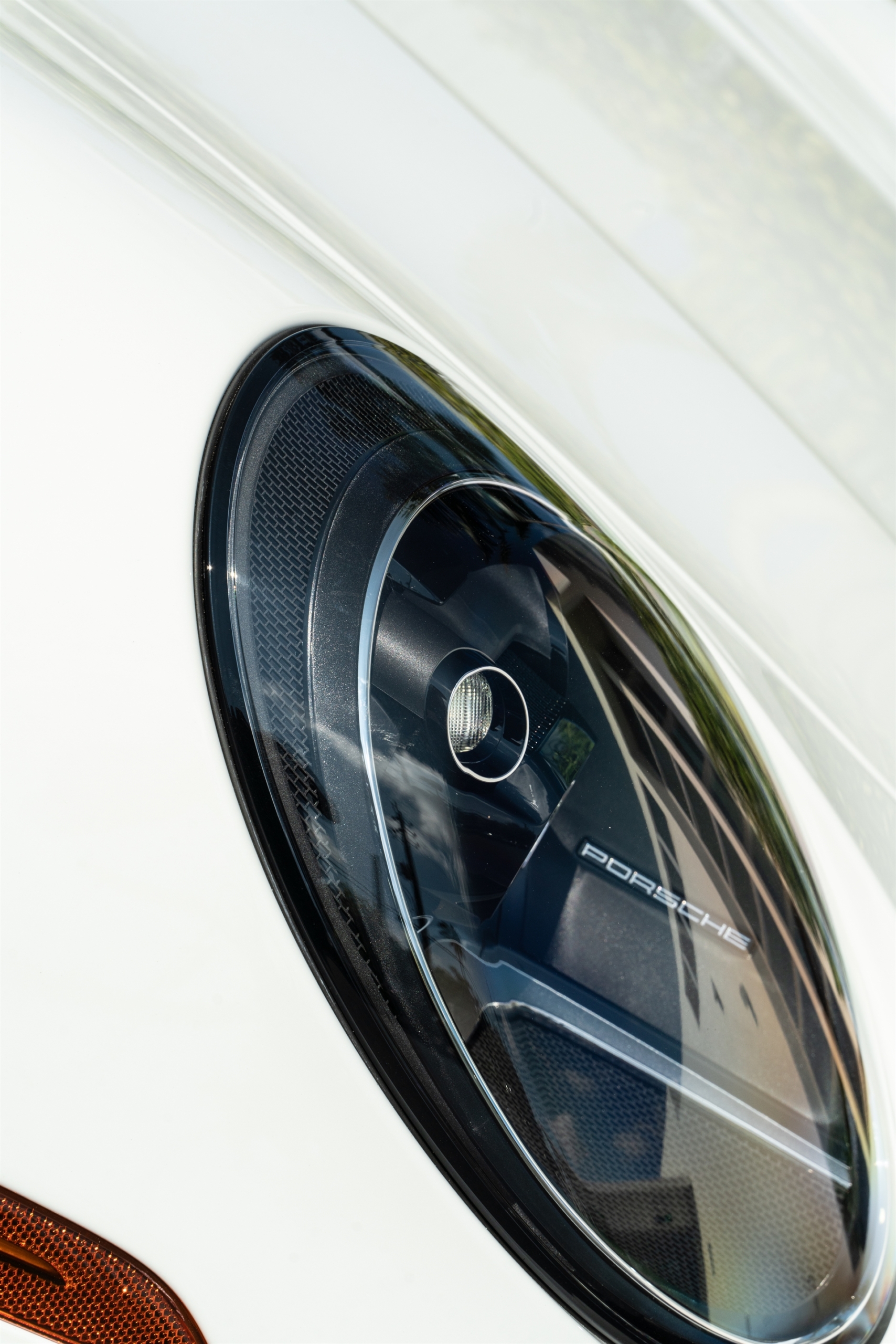 Porsche 992 Carrera S | Carrera White | on HRE 520 FMR | Brushed Clear