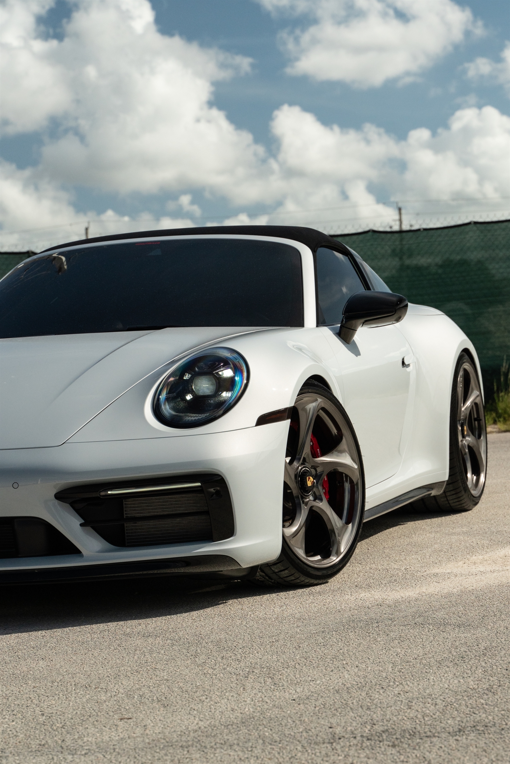 Porsche 992 GTS | Ice Gray Metallic | on HRE 522M | Polished Dark Clear