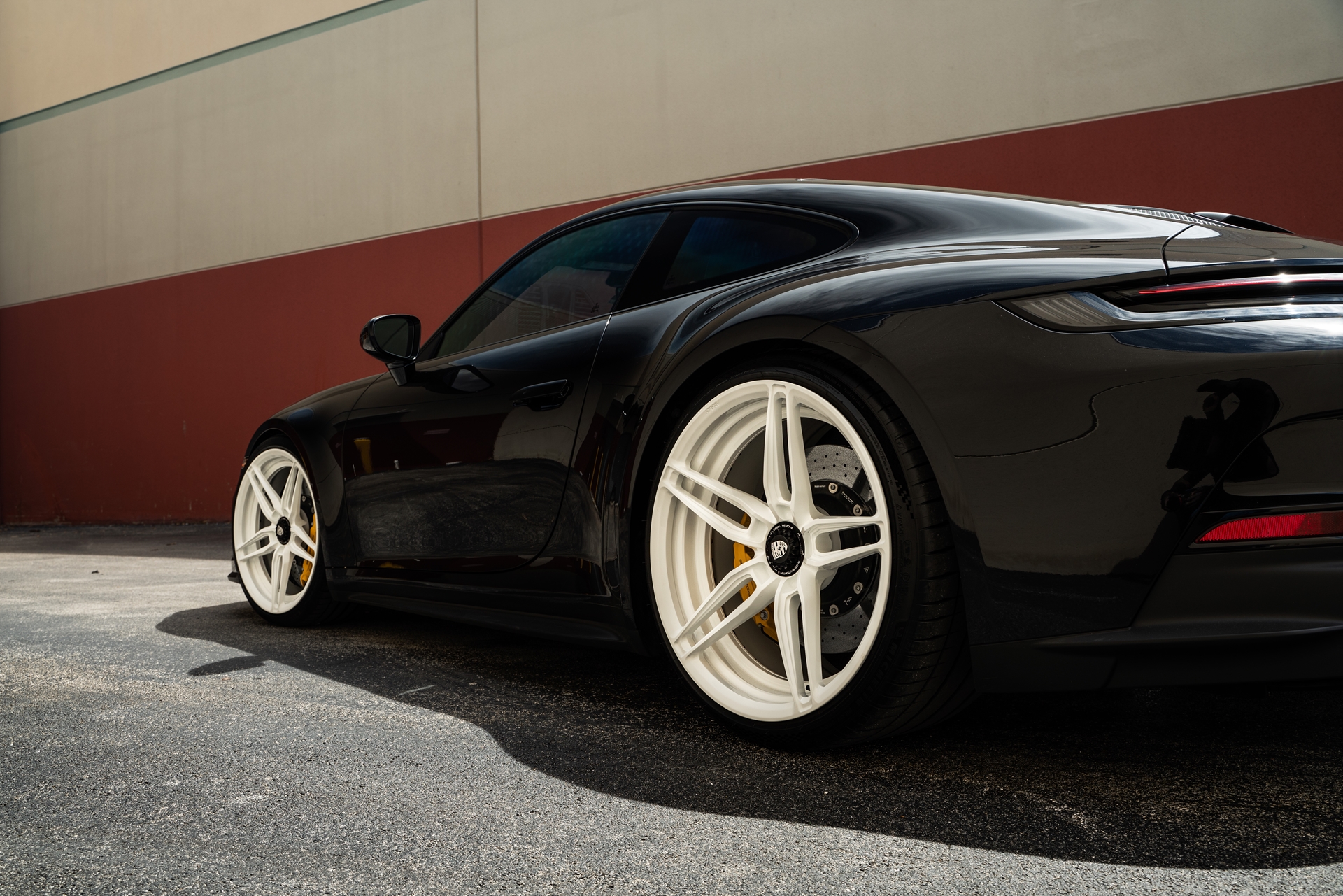 Porsche 992 GT3 Touring | Black | on ANRKY AN27 | Gloss White