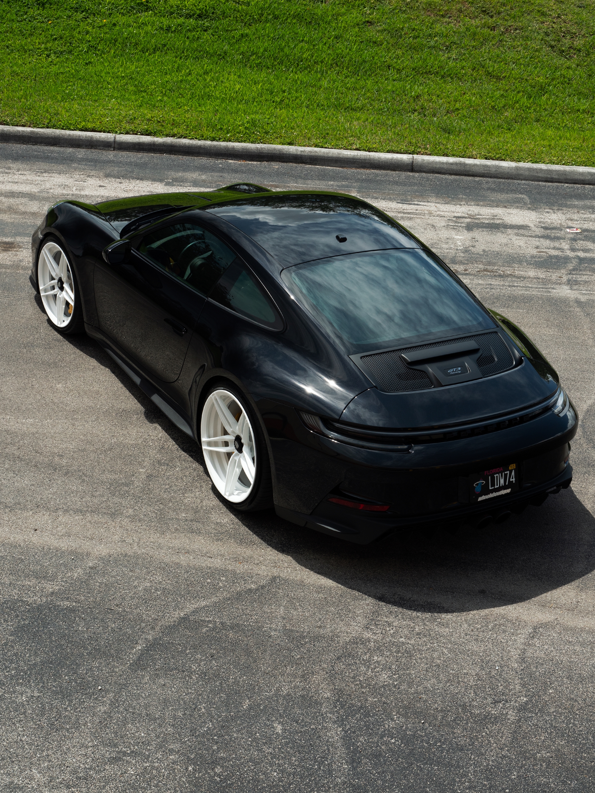 Porsche 992 GT3 Touring | Black | on ANRKY AN27 | Gloss White