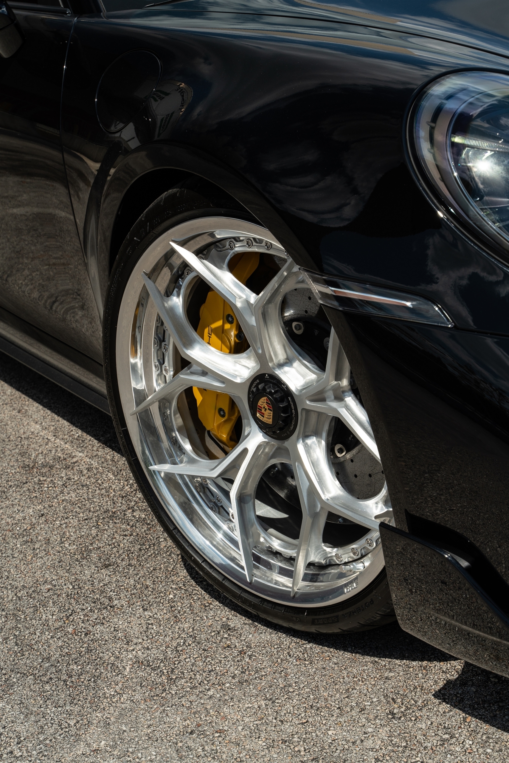 Porsche 992 Turbo Cabriolet on HRE S111SC