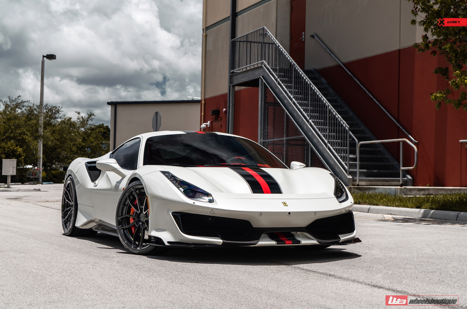 Ferrari 488 Pista | Bianco Avus | ANRKY AN21 | Gloss Black
