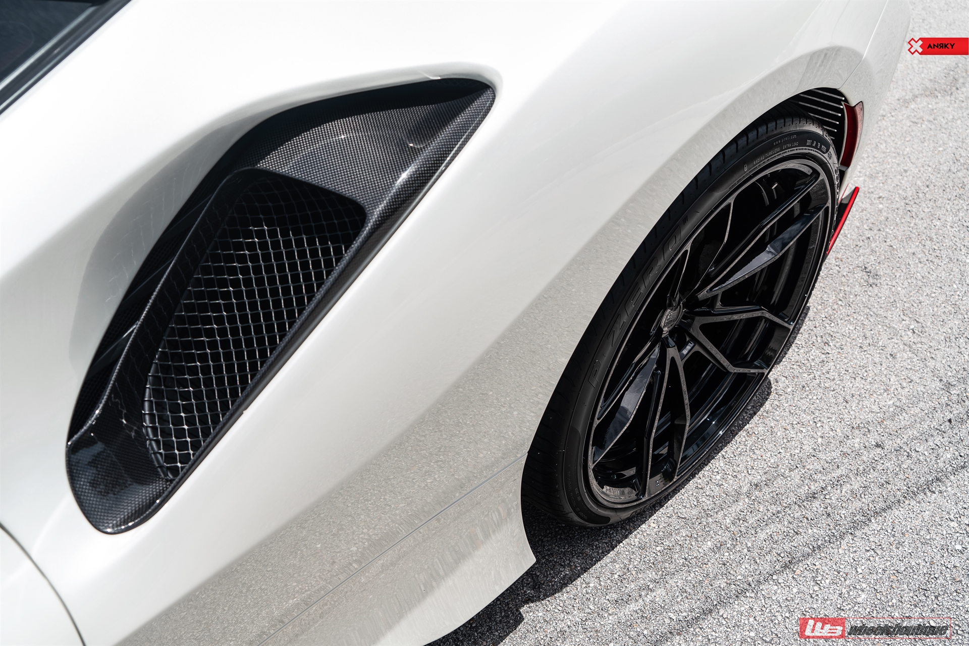 Ferrari 488 Pista | Bianco Avus | ANRKY AN21 | Gloss Black