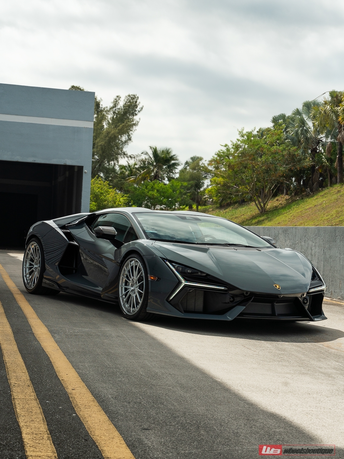 Lamborghini Revuelto – AN39 SeriesTHREE