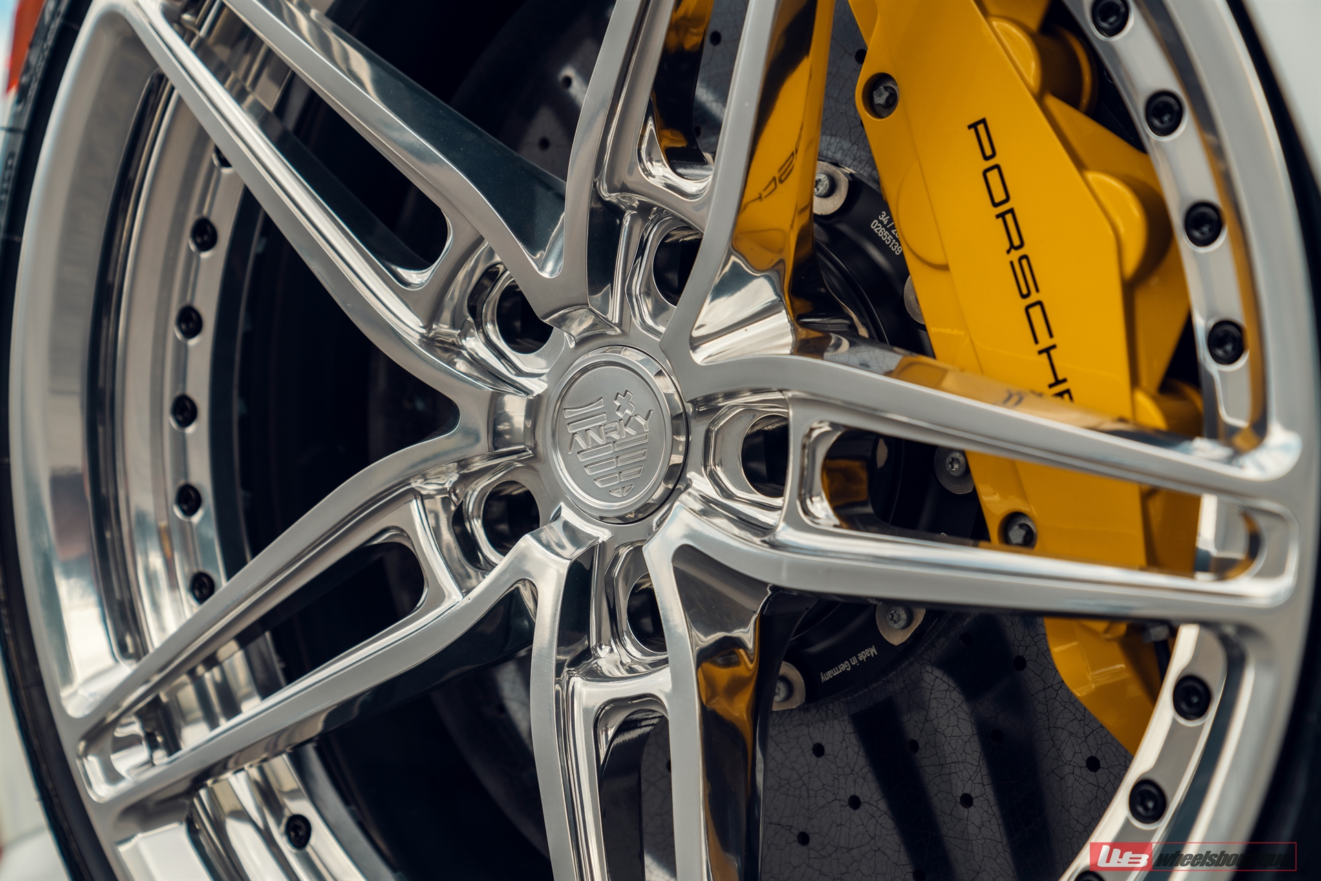 Porsche 992 on ANRKY AN27