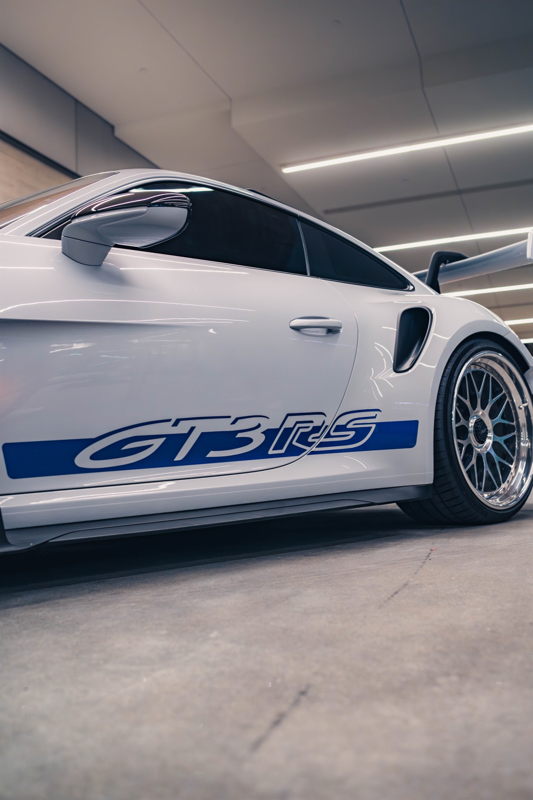 Porsche 992 Carrera GT3 RS on HRE Wheels Classics 300