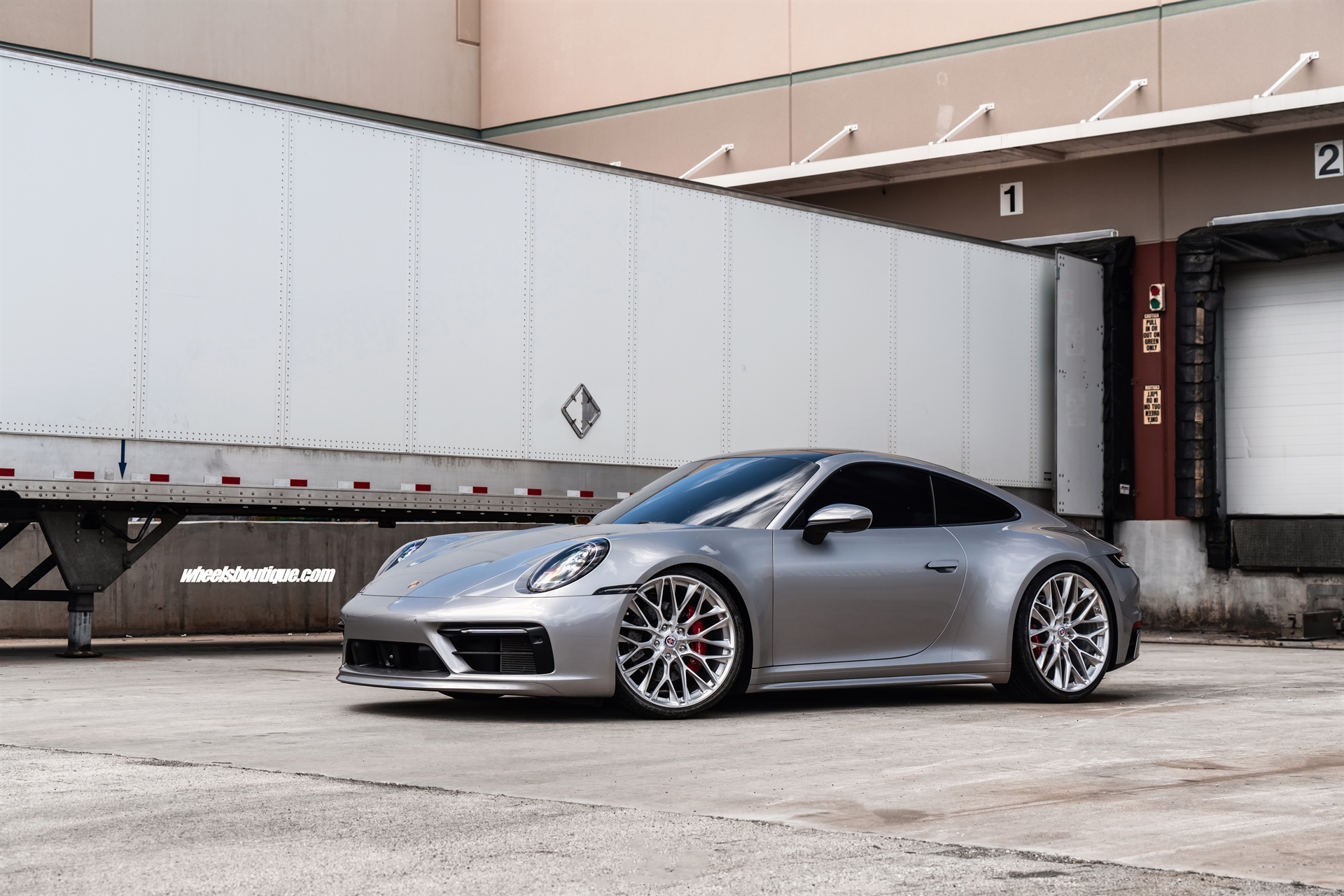 PORSCHE 992 C4S ON HRE P200