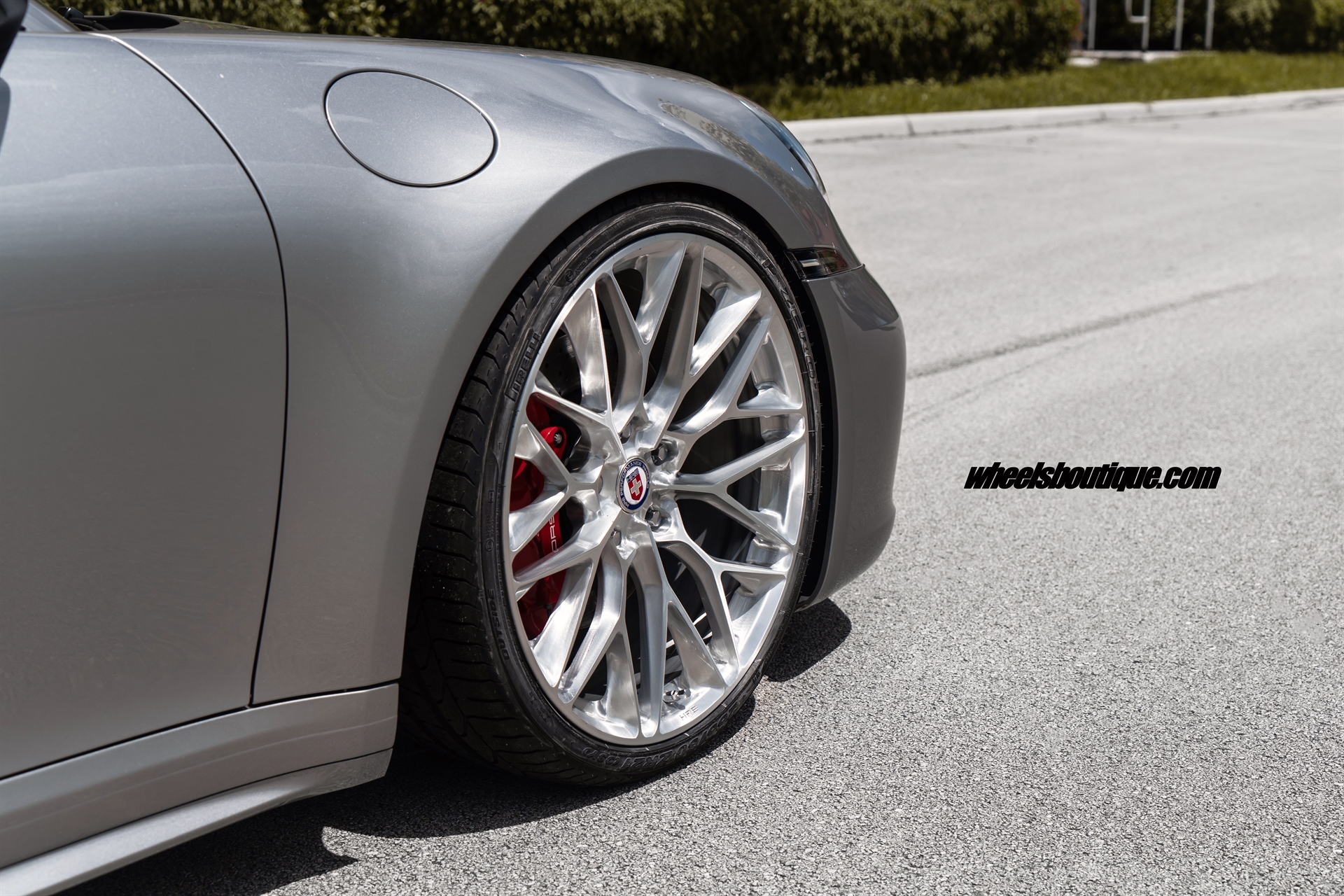 PORSCHE 992 C4S ON HRE P200