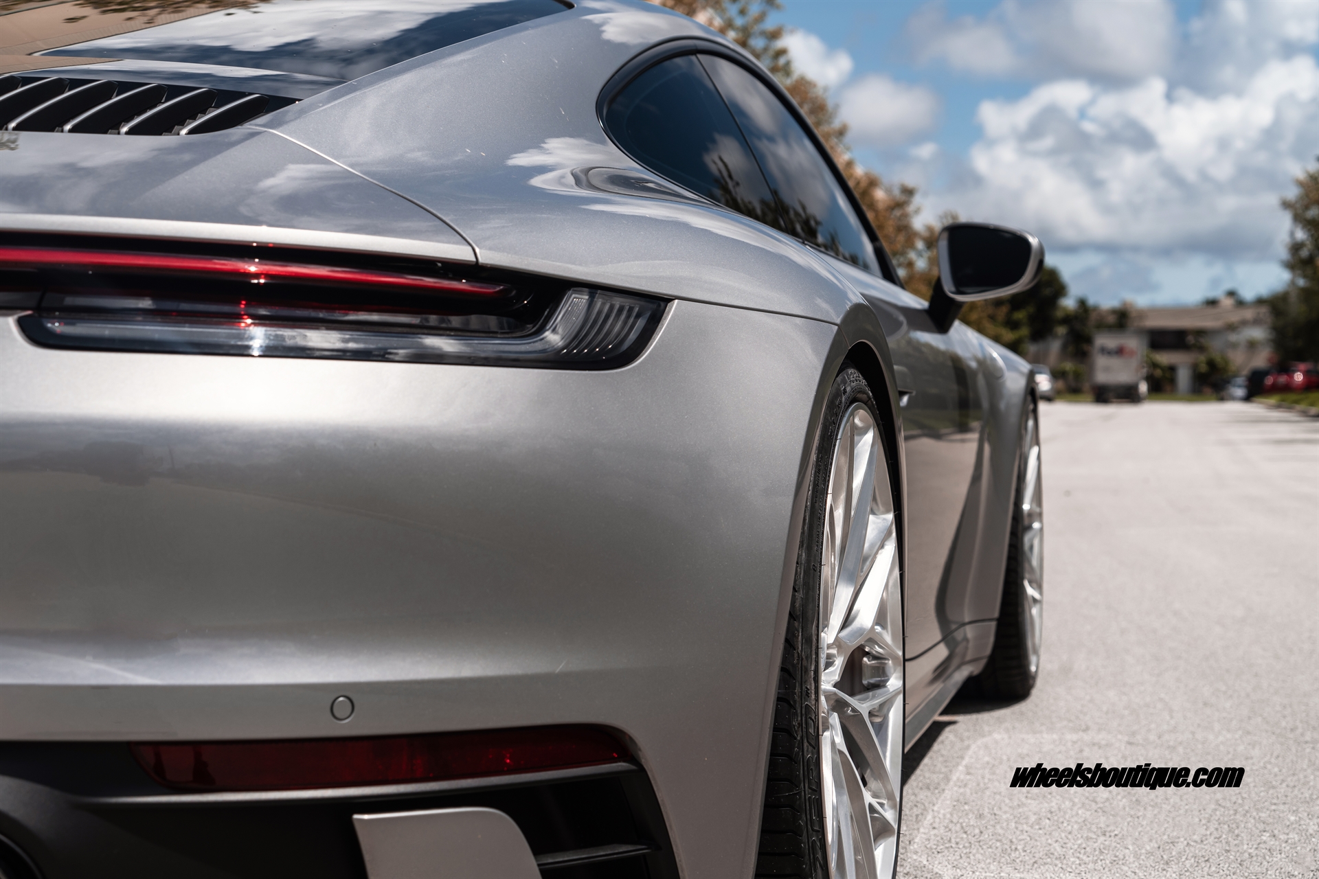 PORSCHE 992 C4S ON HRE P200