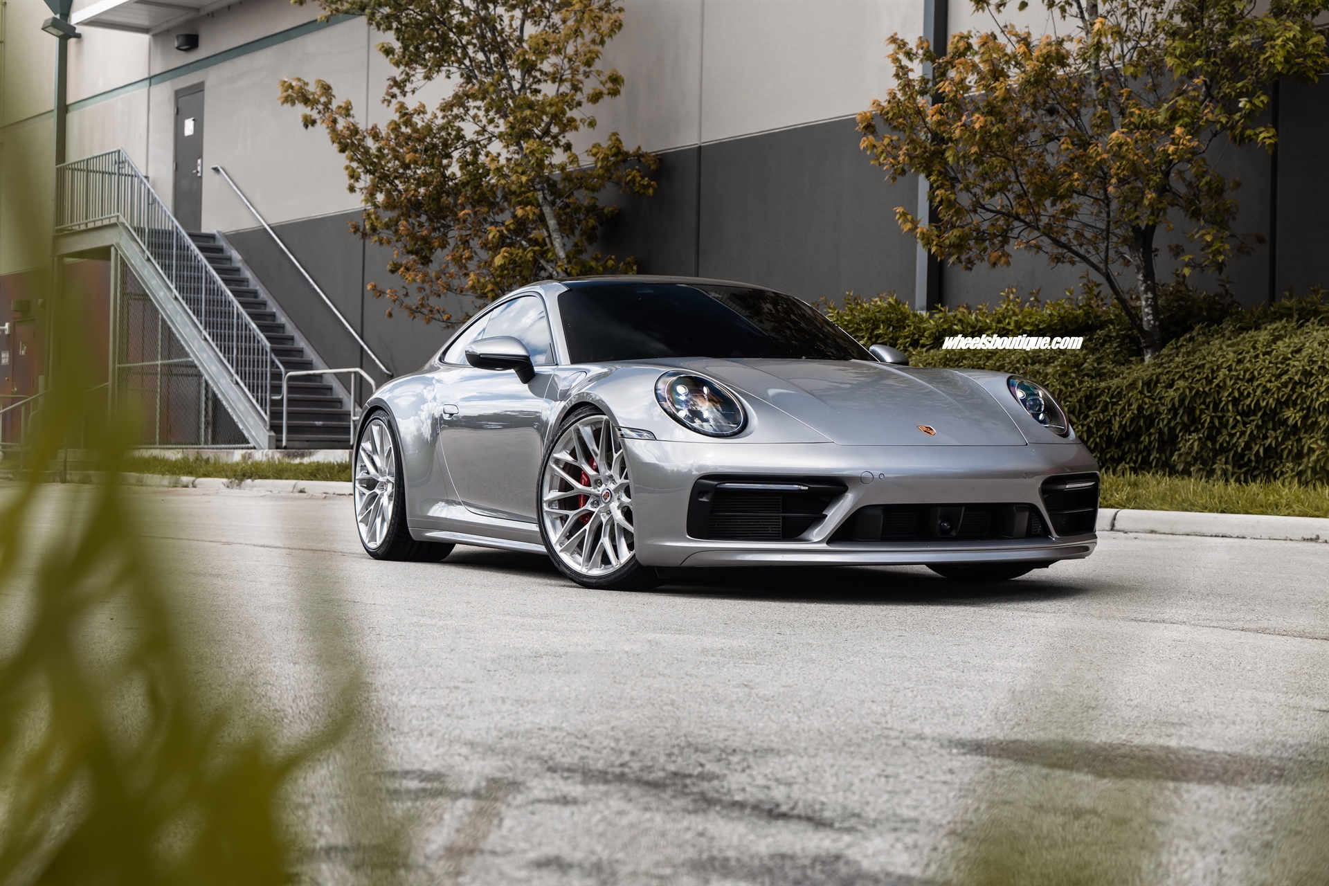 PORSCHE 992 C4S ON HRE P200