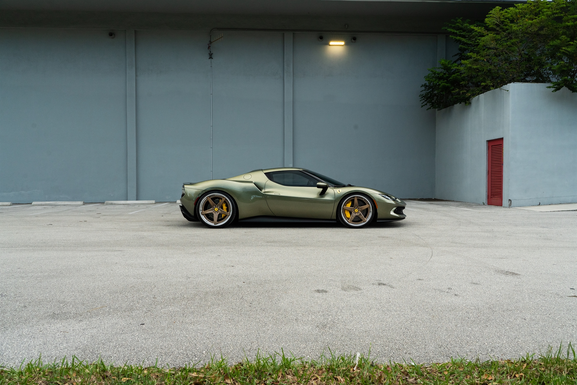 Ferrari 296 GTB | Verde Mansoni | on ANRKY RS5.3 | Mirror Polished Champagne