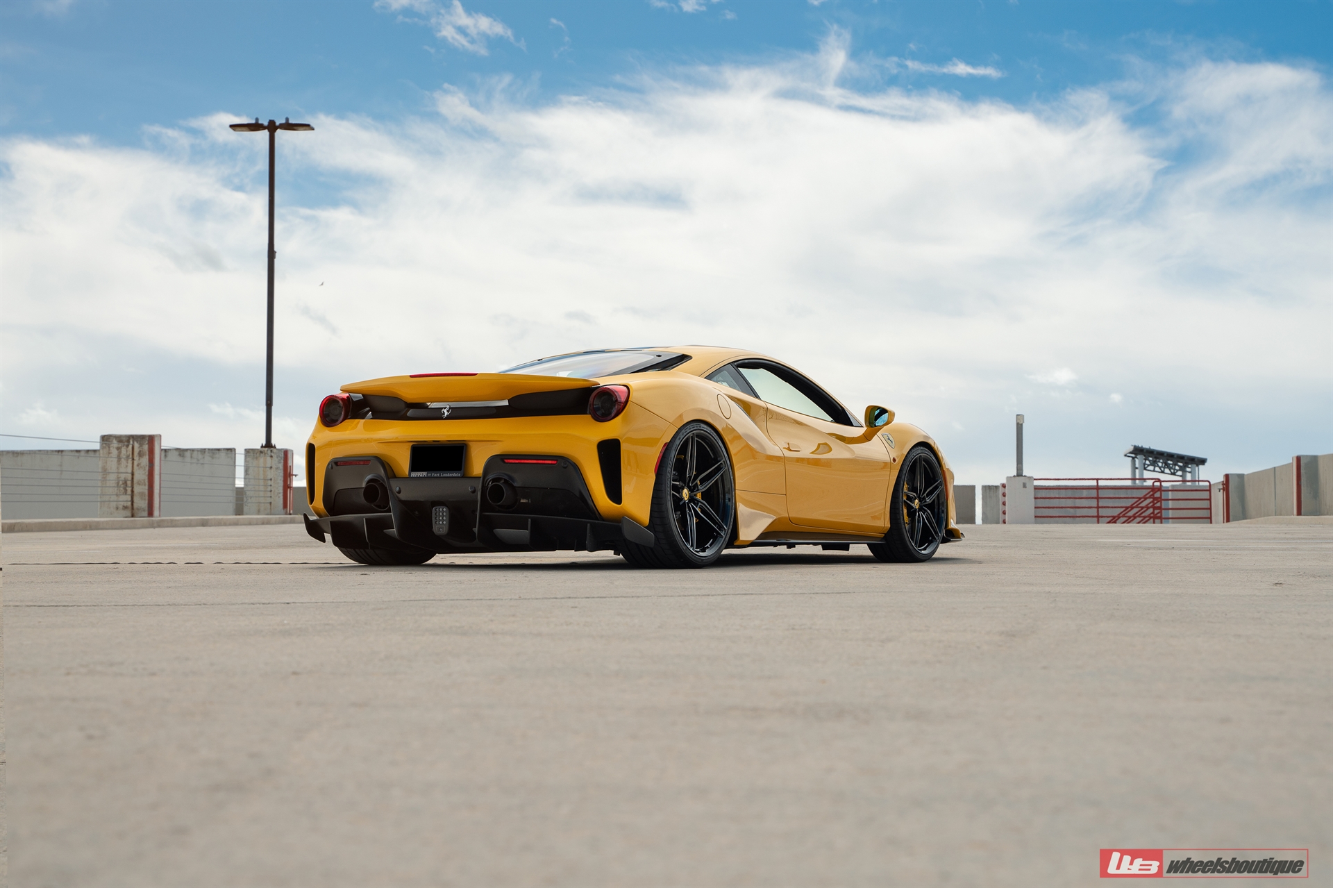 Ferrari 488 Pista | Giallo Modena | On ANRKY AN17 | Gloss Black