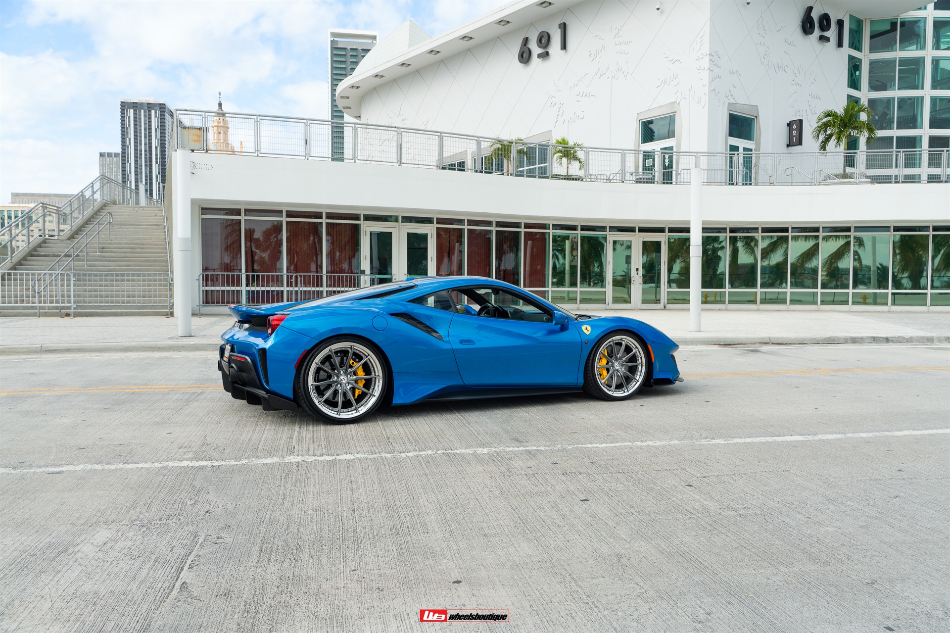 Ferrari 488 Pista | Blu Corza | on HRE S104SC | Frozen Dark Clear