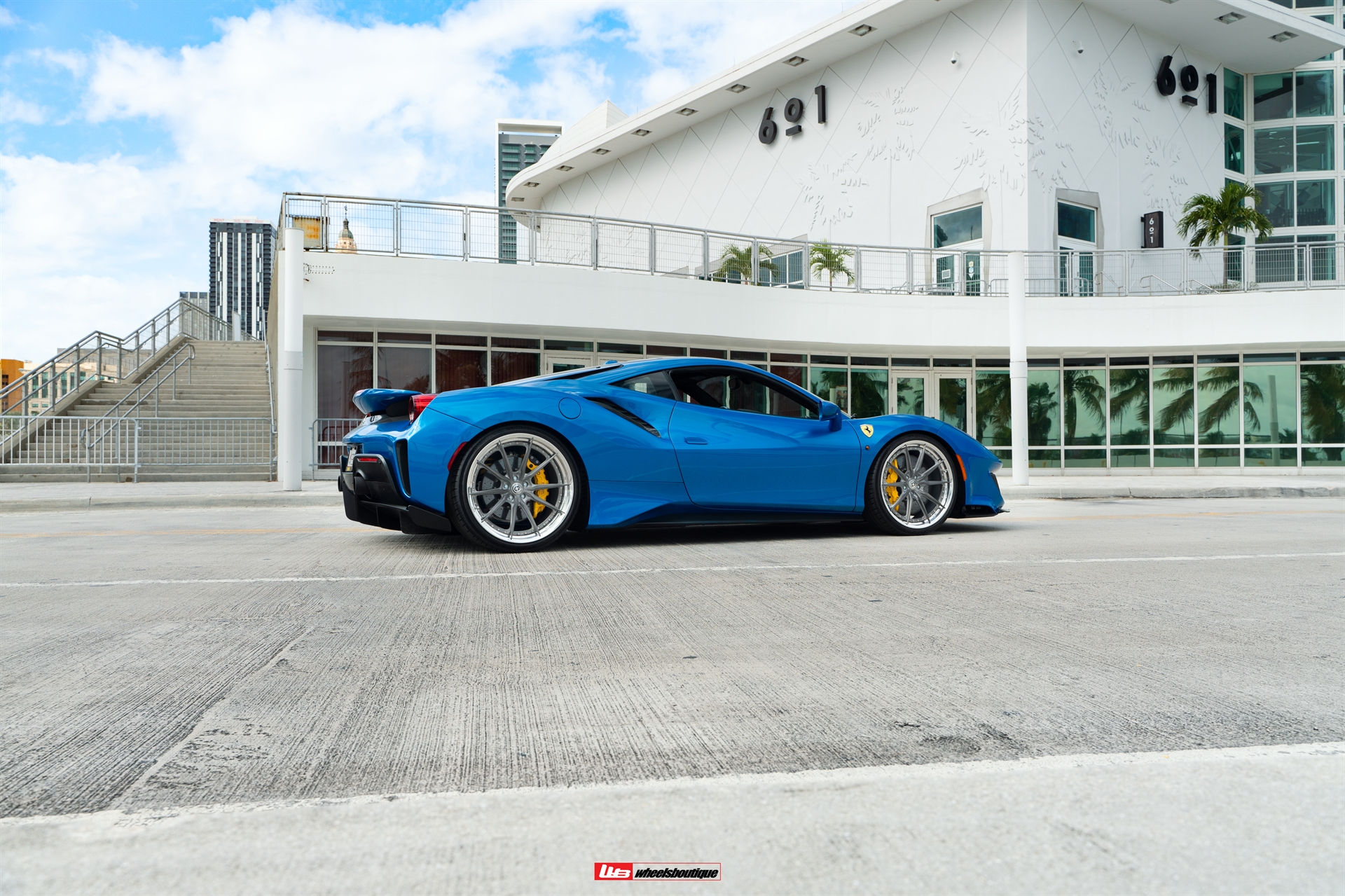 Ferrari 488 Pista | Blu Corza | on HRE S104SC | Frozen Dark Clear