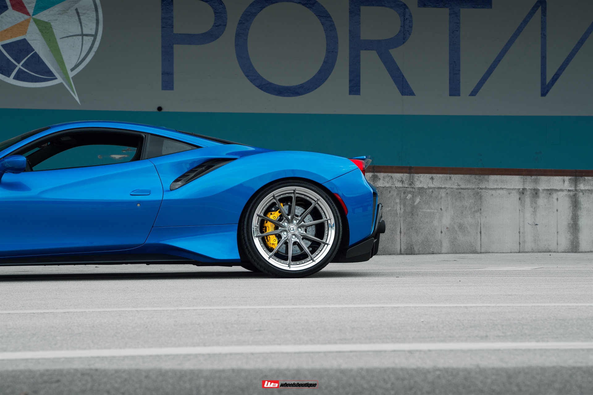Ferrari 488 Pista | Blu Corza | on HRE S104SC | Frozen Dark Clear