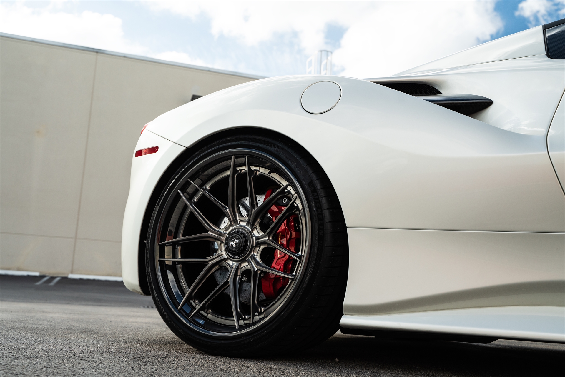 Ferrari 488 Pista | Bianco Avus | on 1886 XR004 | Frozen Polished Liquid Smoke