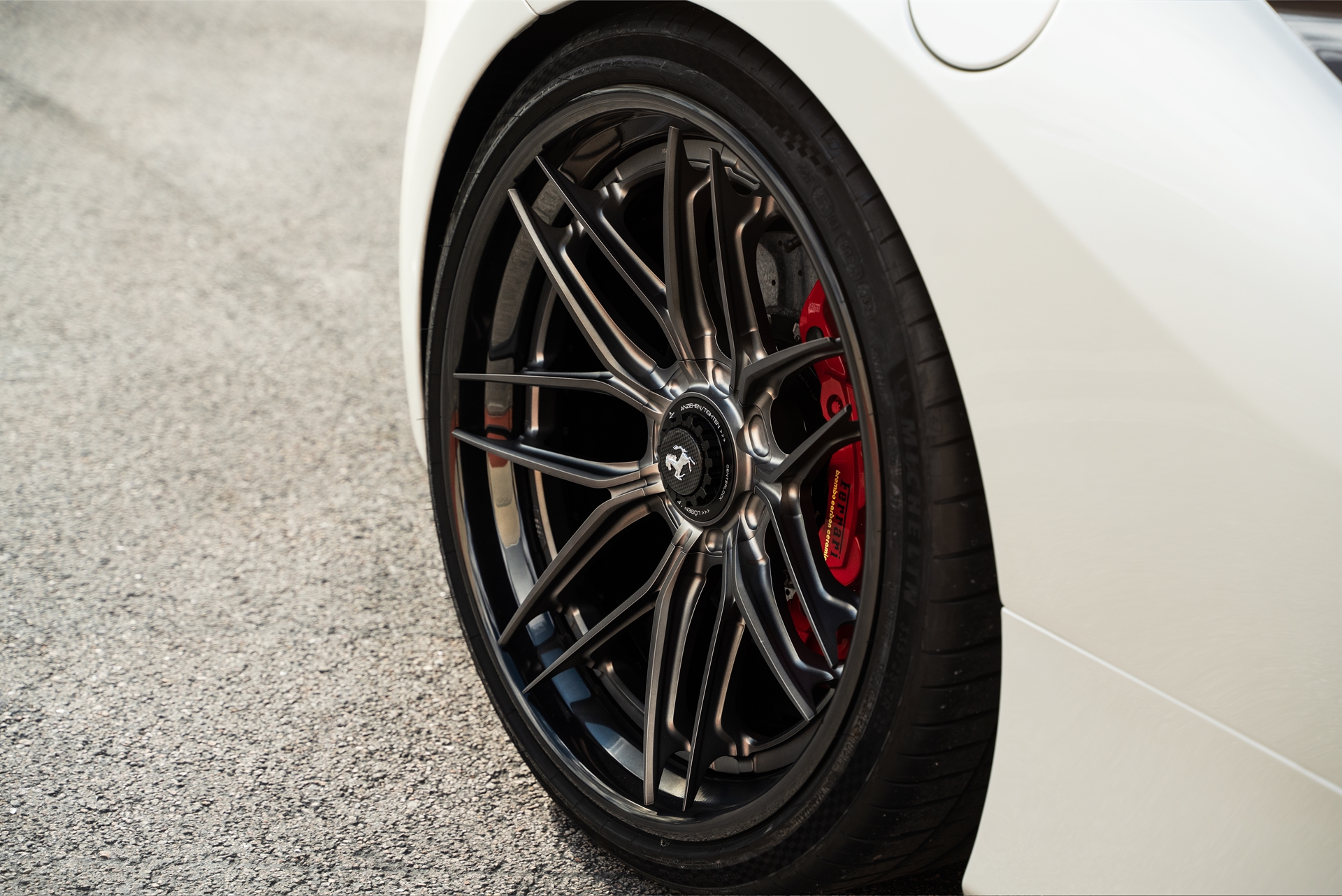 Ferrari 488 Pista | Bianco Avus | on 1886 XR004 | Frozen Polished Liquid Smoke